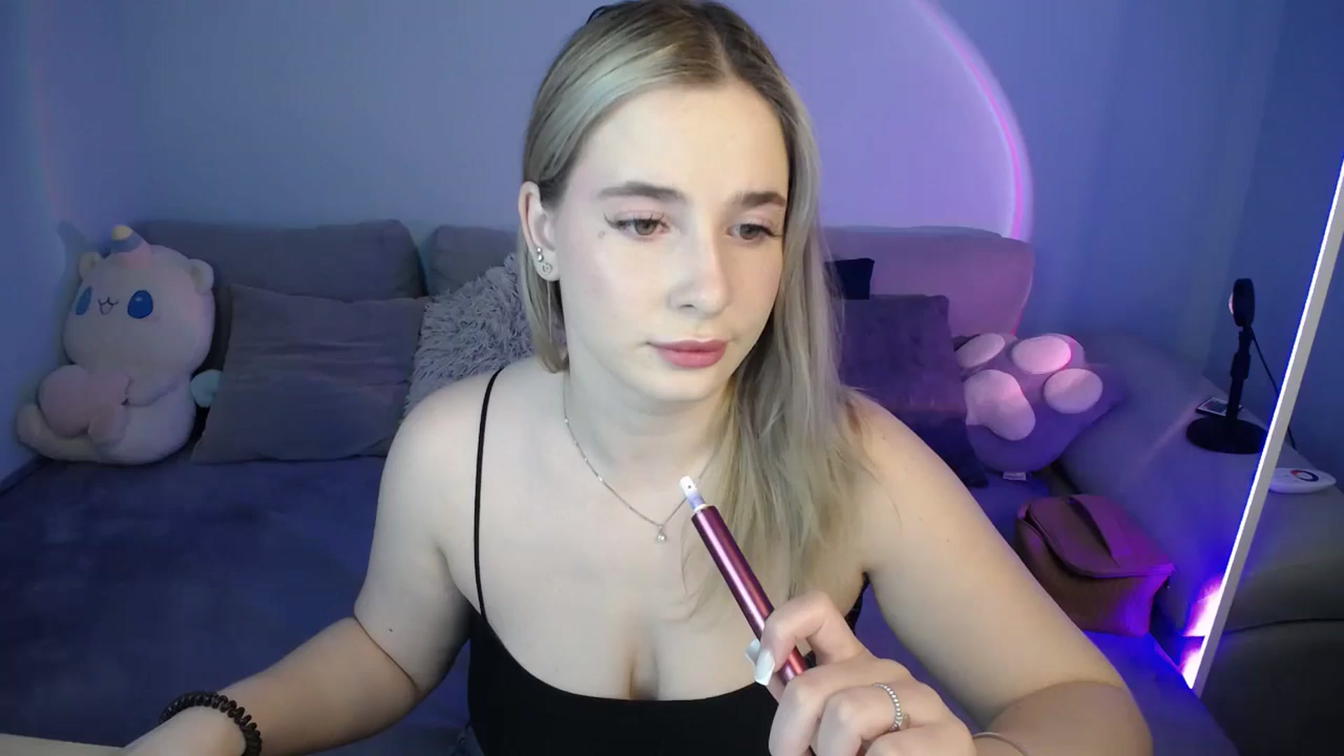 Gallery image thumbnail from SabrinaViolet's myfreecams stream on, 09/18/2024, 08:32 image 16 of 20