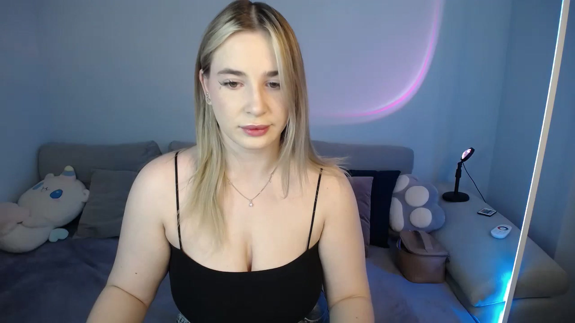 Gallery image thumbnail from SabrinaViolet's myfreecams stream on, 09/21/2024, 09:06 image 5 of 20
