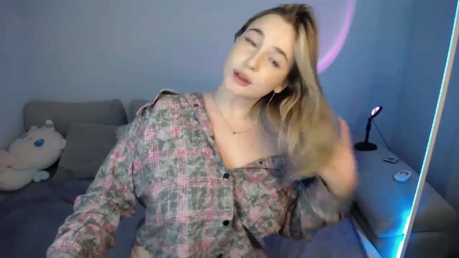 Gallery image thumbnail from SabrinaViolet's myfreecams stream on, 09/21/2024, 12:43 image 2 of 20