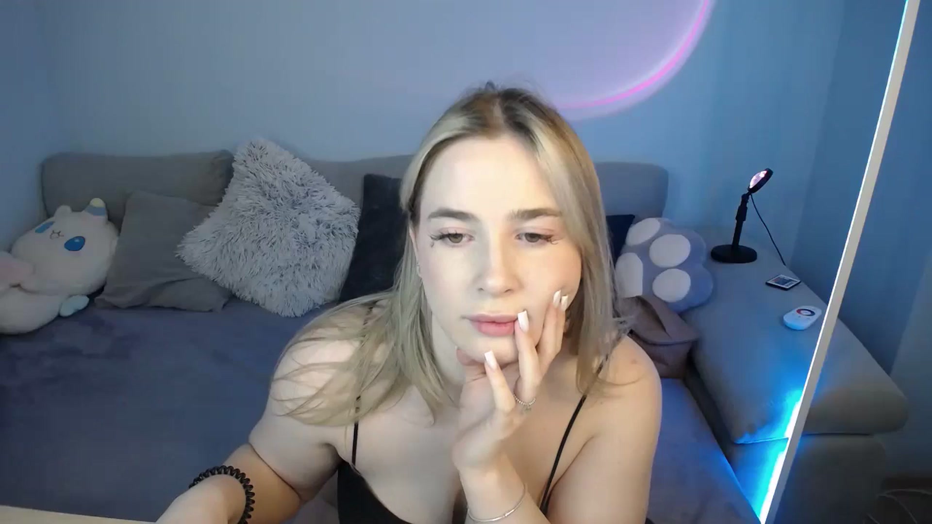 Gallery image thumbnail from SabrinaViolet's myfreecams stream on, 09/22/2024, 09:45 image 3 of 20