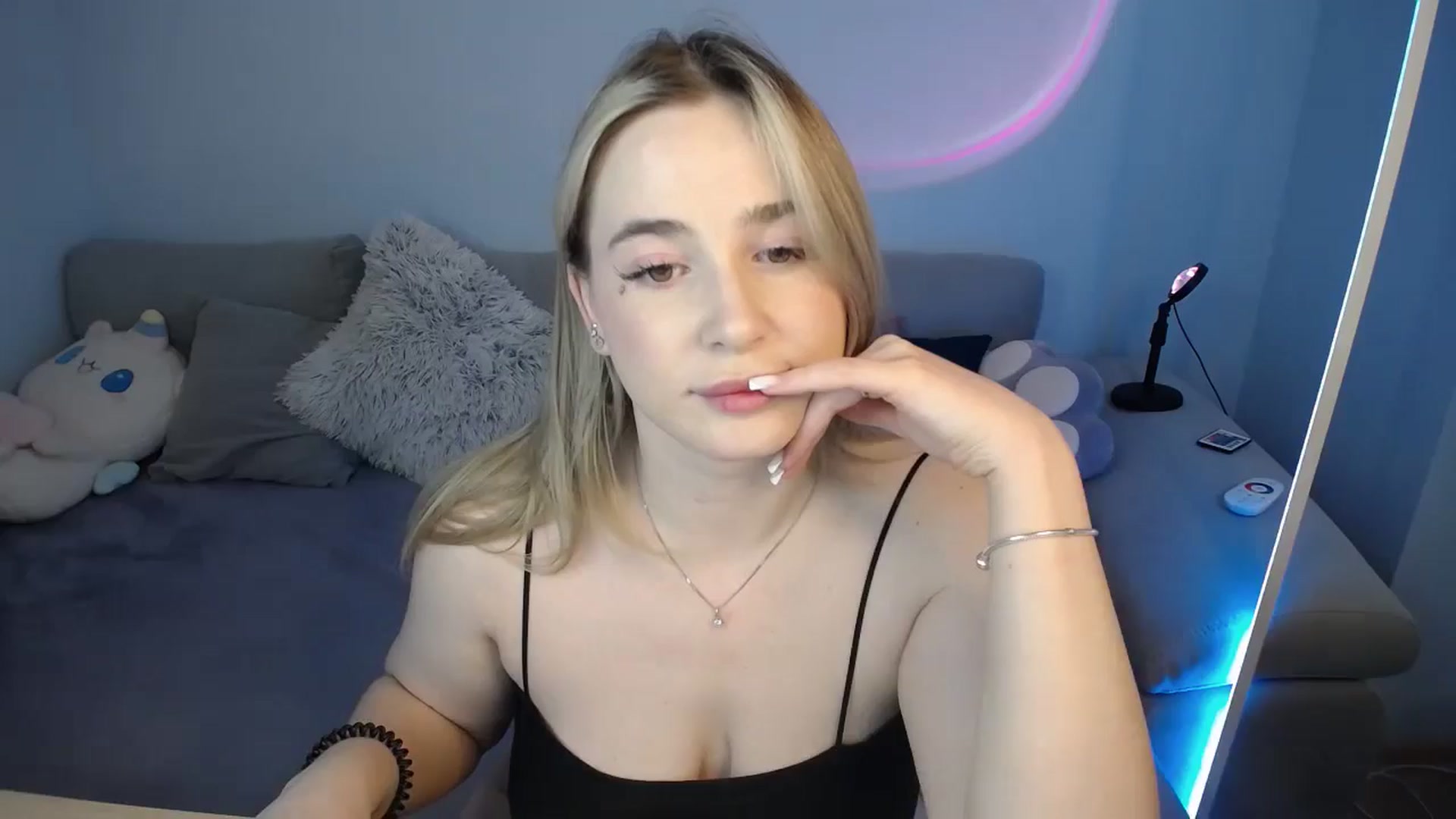Gallery image thumbnail from SabrinaViolet's myfreecams stream on, 09/22/2024, 09:45 image 1 of 20