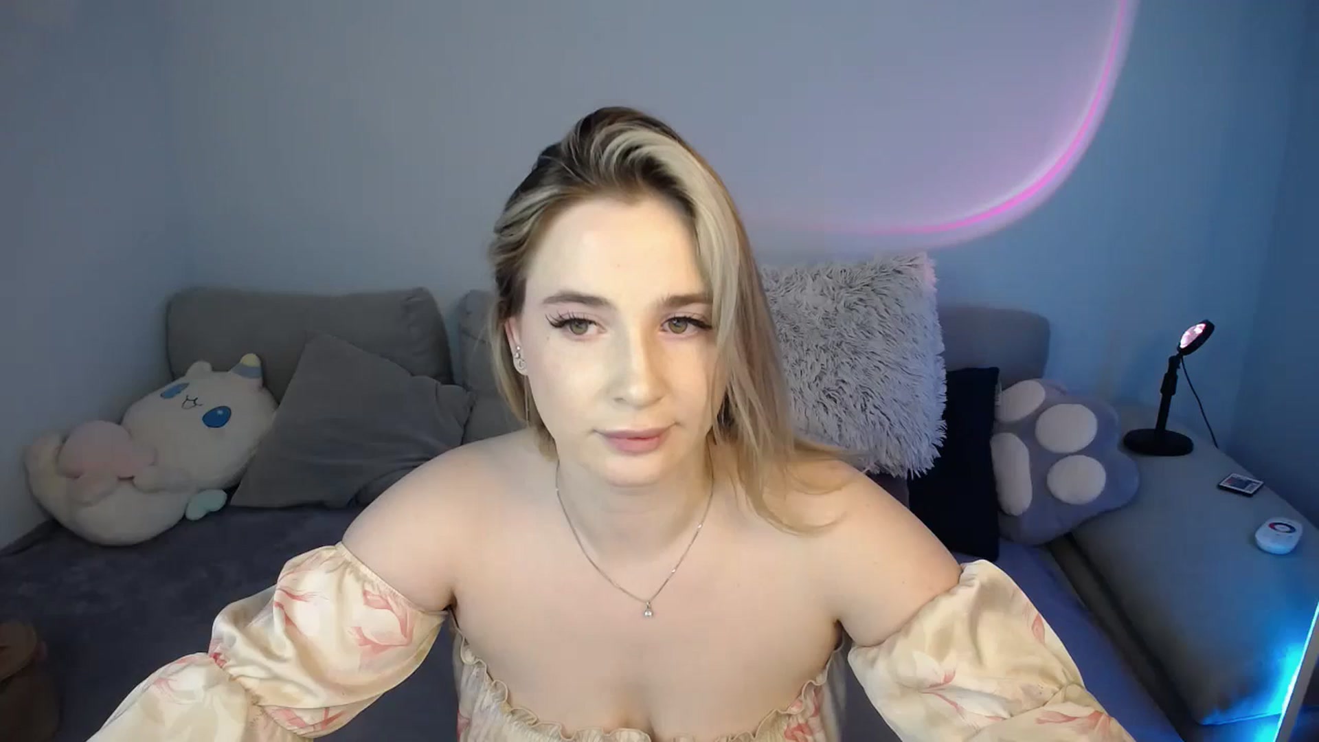 Gallery image thumbnail from SabrinaViolet's myfreecams stream on, 09/24/2024, 11:03 image 14 of 20
