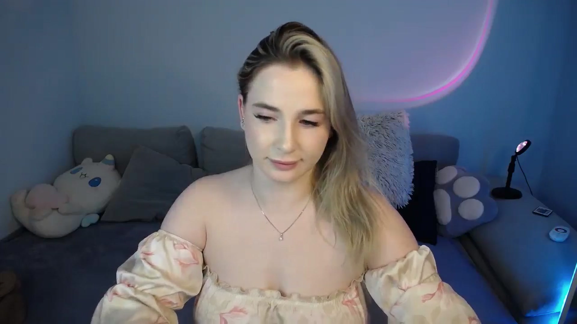 Gallery image thumbnail from SabrinaViolet's myfreecams stream on, 09/24/2024, 11:03 image 12 of 20