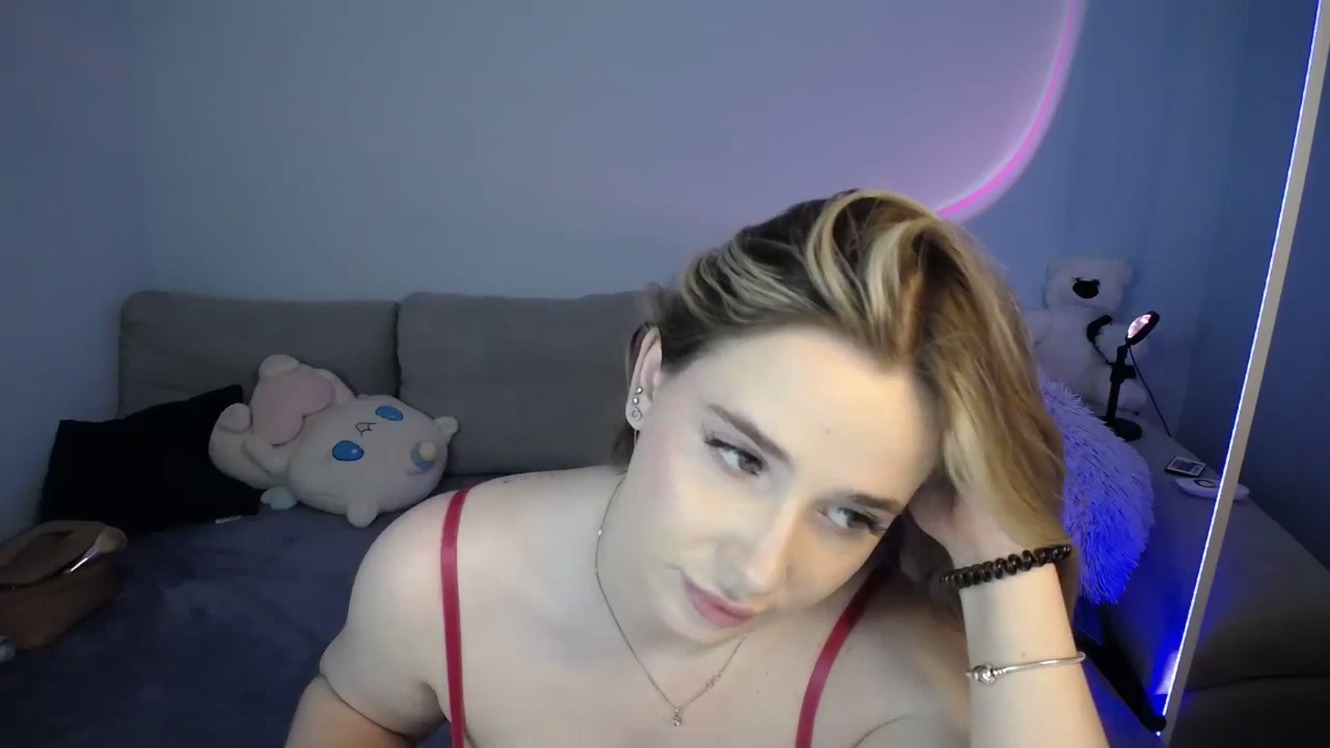 Gallery image thumbnail from SabrinaViolet's myfreecams stream on, 09/28/2024, 10:13 image 12 of 20