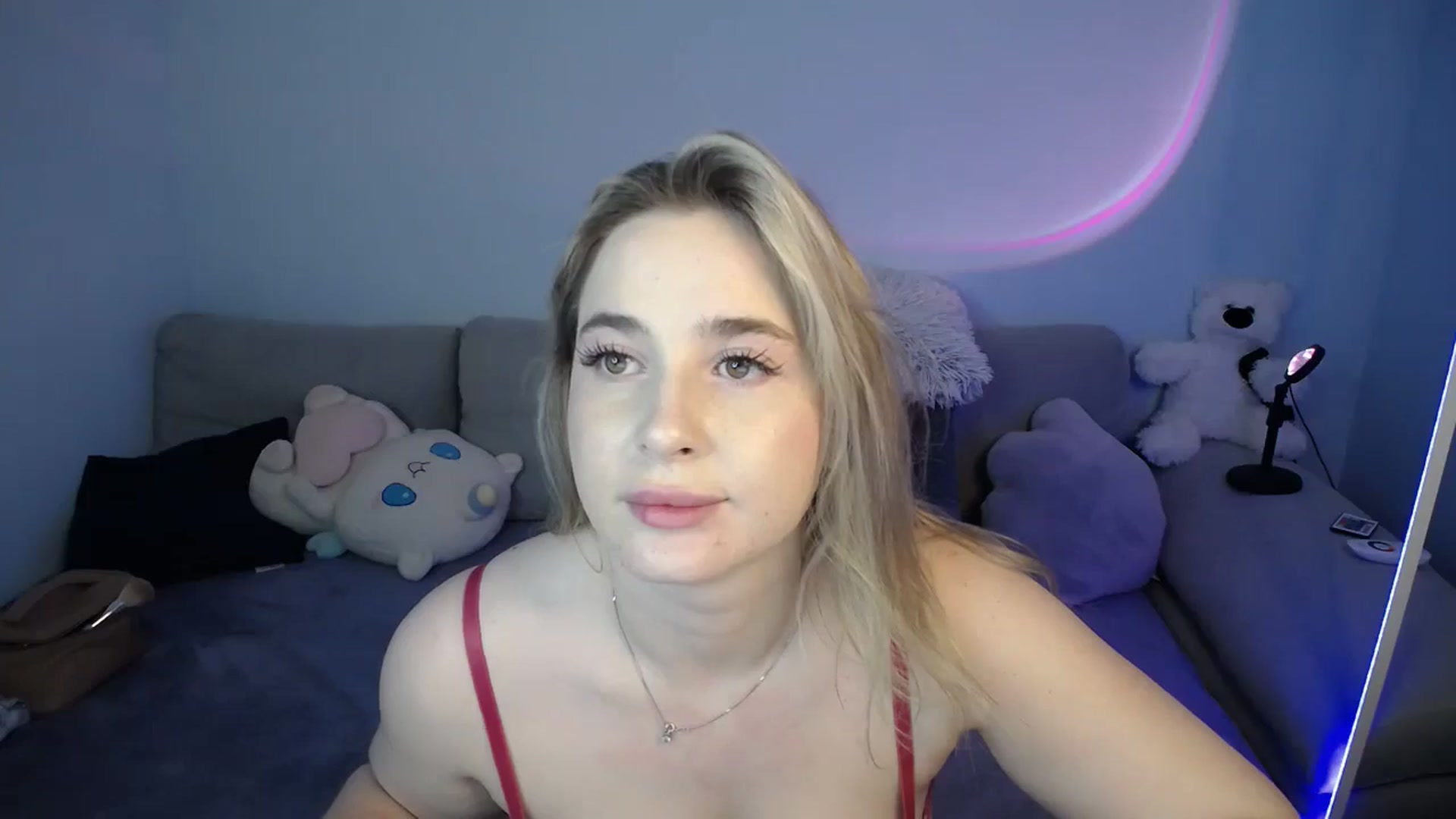 Gallery image thumbnail from SabrinaViolet's myfreecams stream on, 09/28/2024, 10:59 image 9 of 20