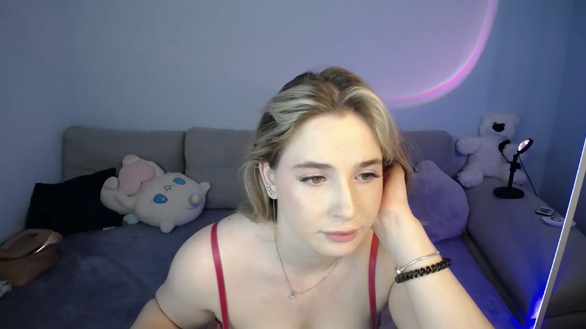 Gallery image thumbnail from SabrinaViolet's myfreecams stream on, 09/28/2024, 10:59 image 11 of 20