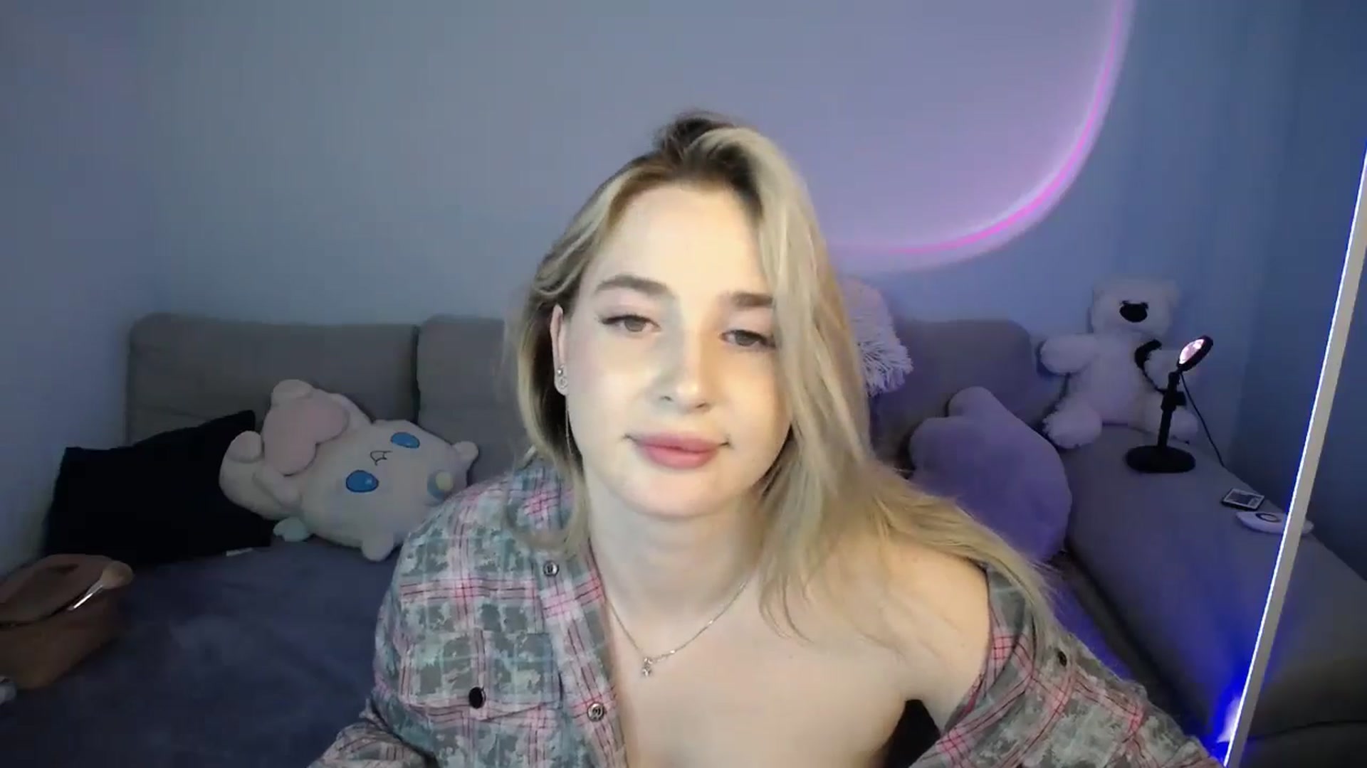 Gallery image thumbnail from SabrinaViolet's myfreecams stream on, 09/28/2024, 11:47 image 18 of 20