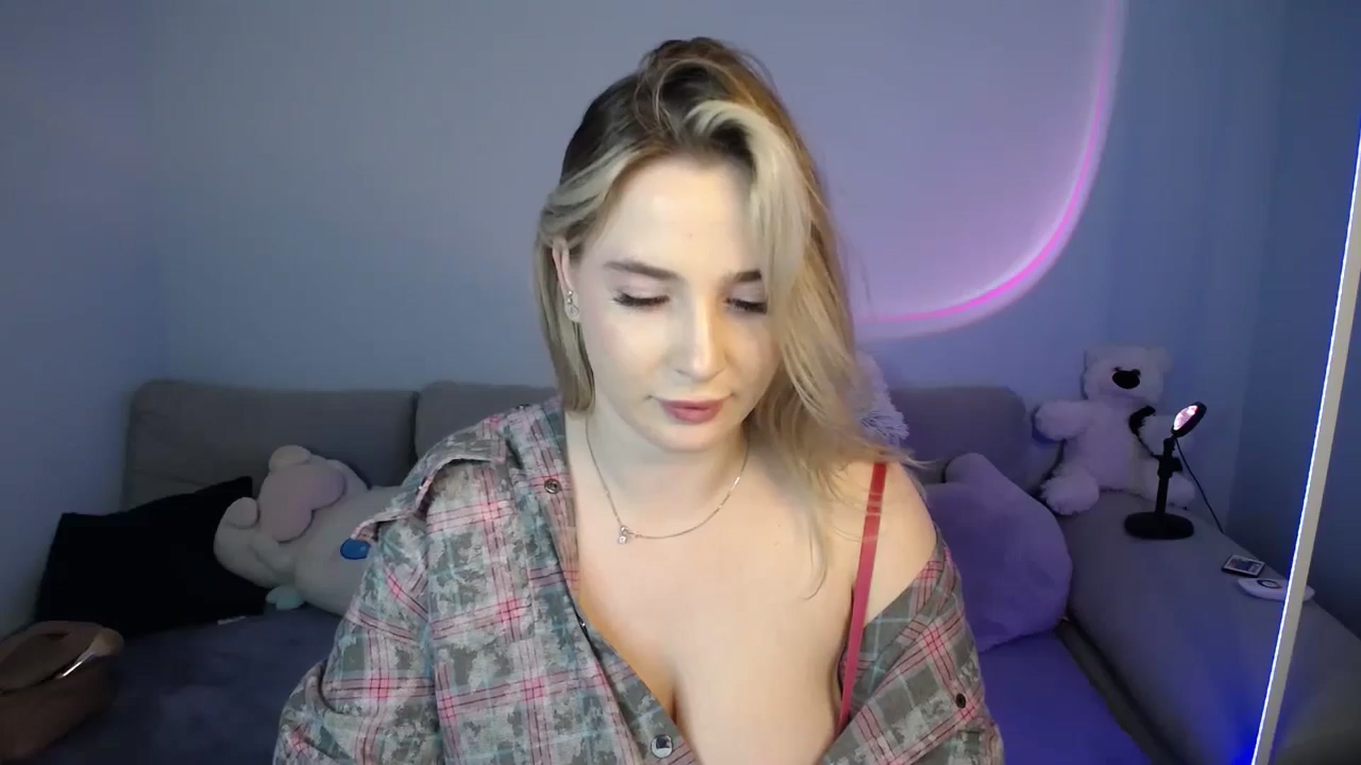 Gallery image thumbnail from SabrinaViolet's myfreecams stream on, 09/28/2024, 11:47 image 13 of 20
