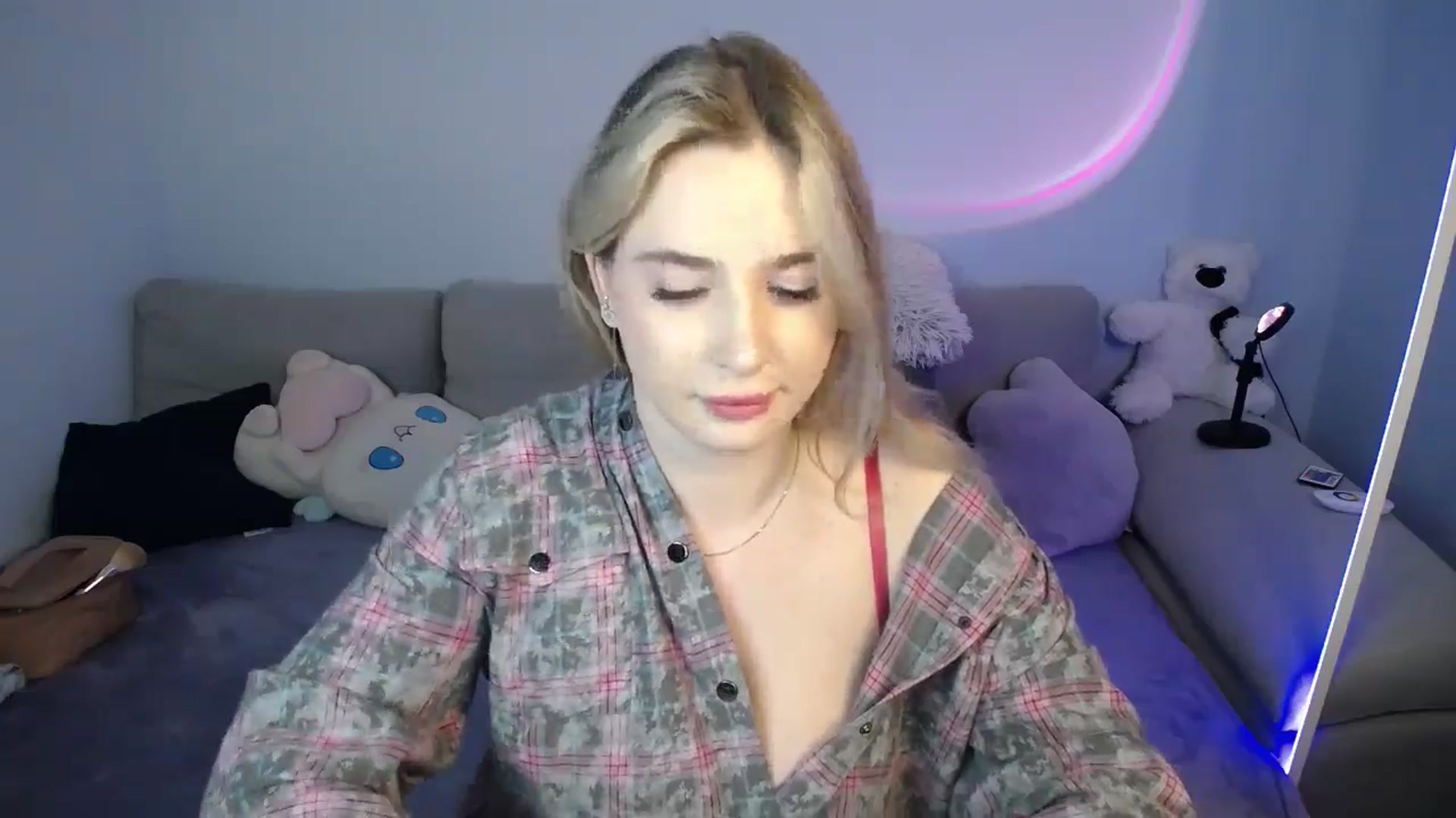 Gallery image thumbnail from SabrinaViolet's myfreecams stream on, 09/28/2024, 11:47 image 2 of 20