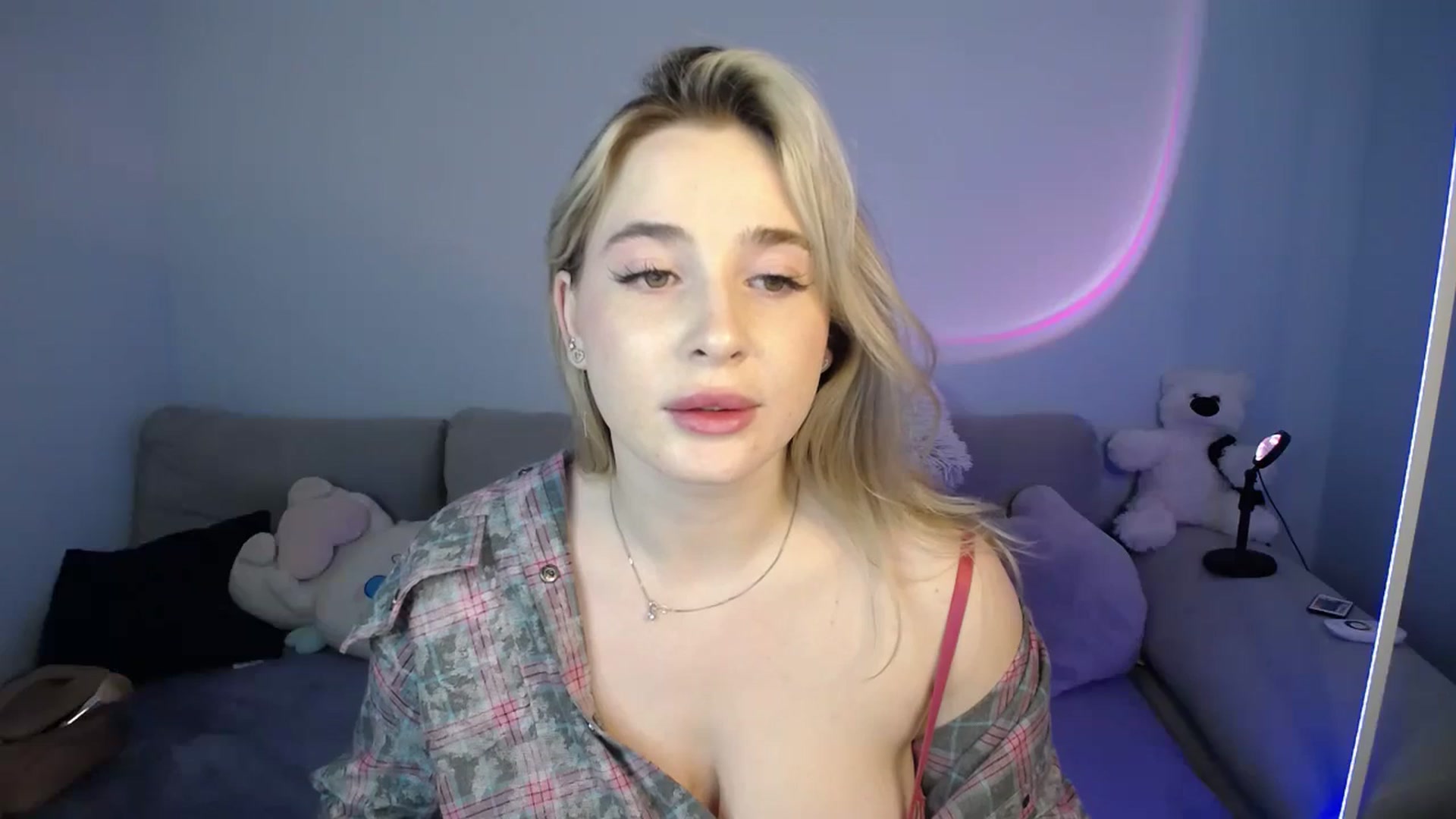 Gallery image thumbnail from SabrinaViolet's myfreecams stream on, 09/28/2024, 11:47 image 12 of 20