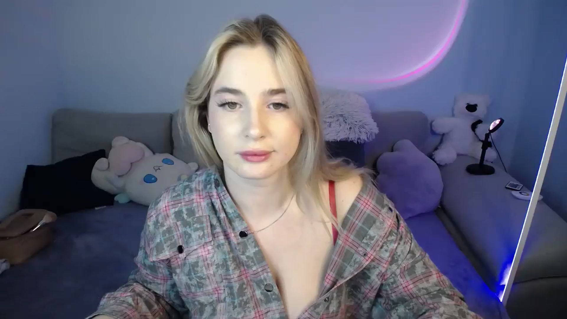 Gallery image thumbnail from SabrinaViolet's myfreecams stream on, 09/28/2024, 11:47 image 1 of 20