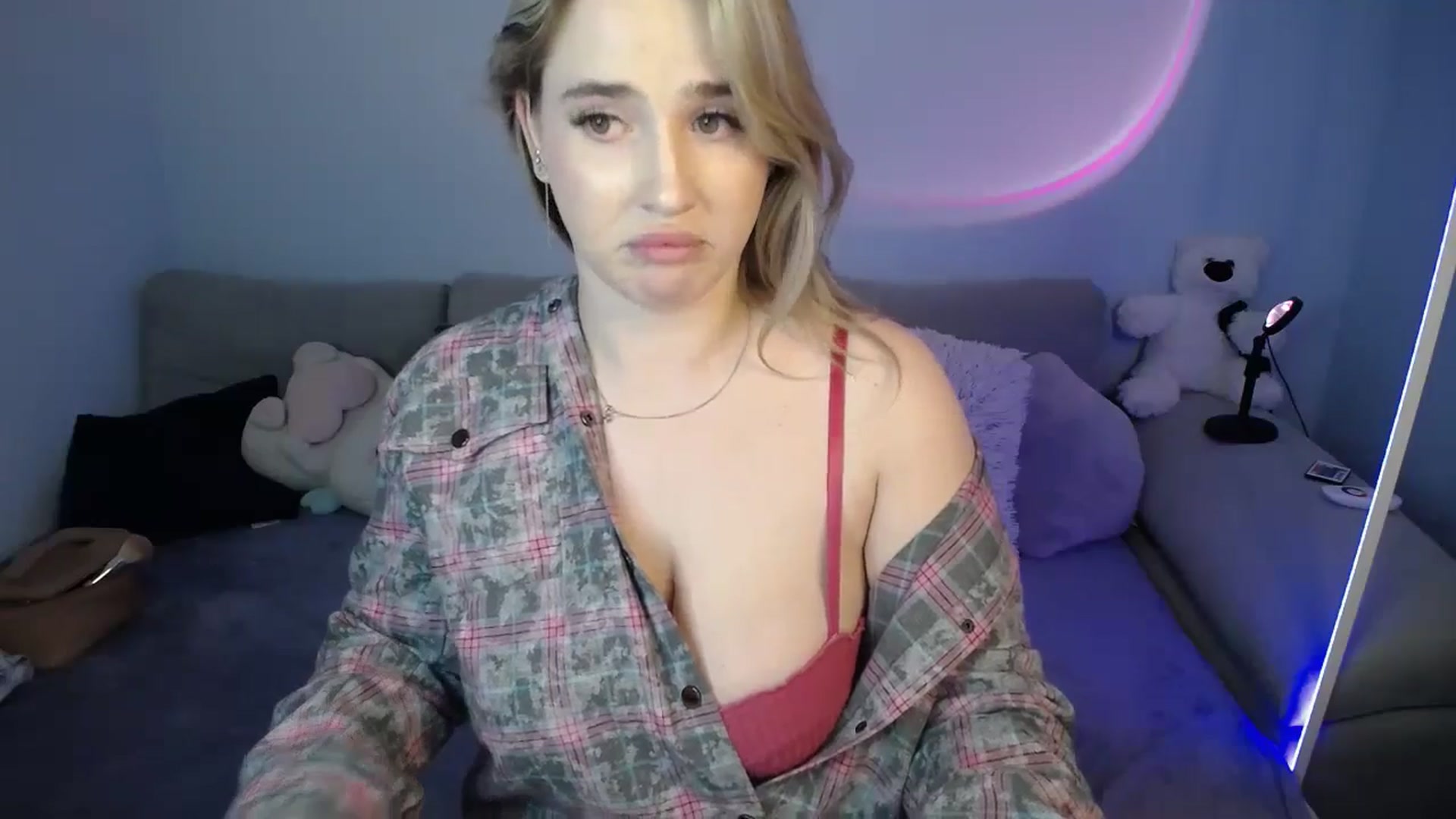 Gallery image thumbnail from SabrinaViolet's myfreecams stream on, 09/28/2024, 12:39 image 19 of 20