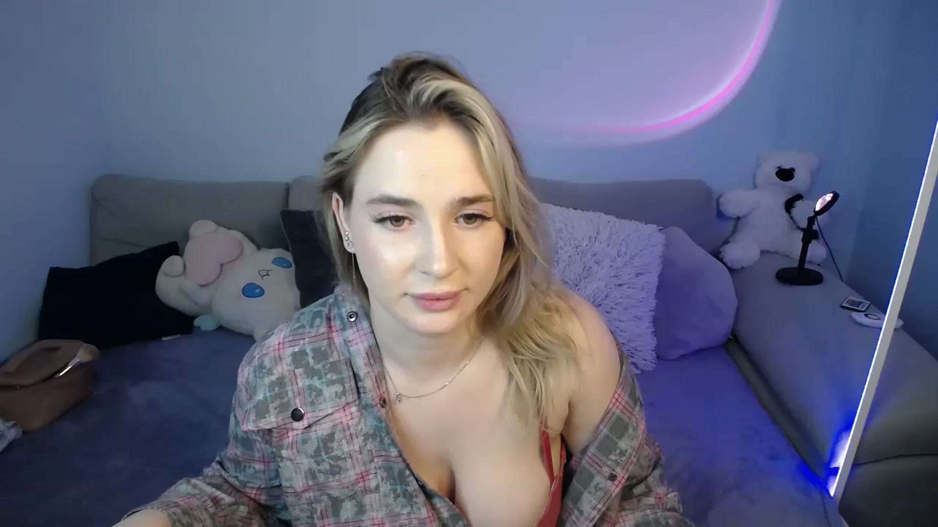 Gallery image thumbnail from SabrinaViolet's myfreecams stream on, 09/28/2024, 12:39 image 1 of 20