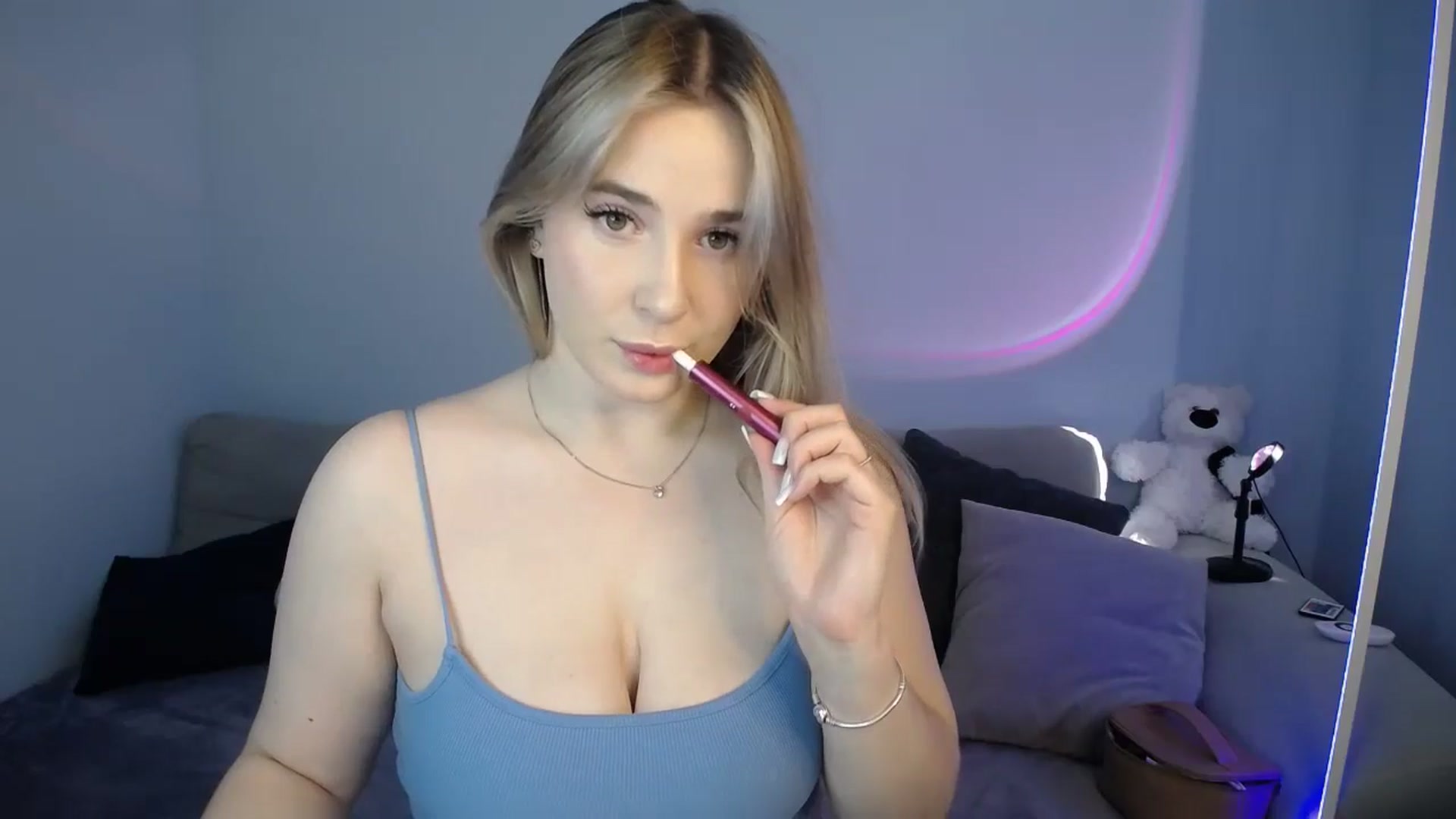 Gallery image thumbnail from SabrinaViolet's myfreecams stream on, 09/29/2024, 08:20 image 12 of 20