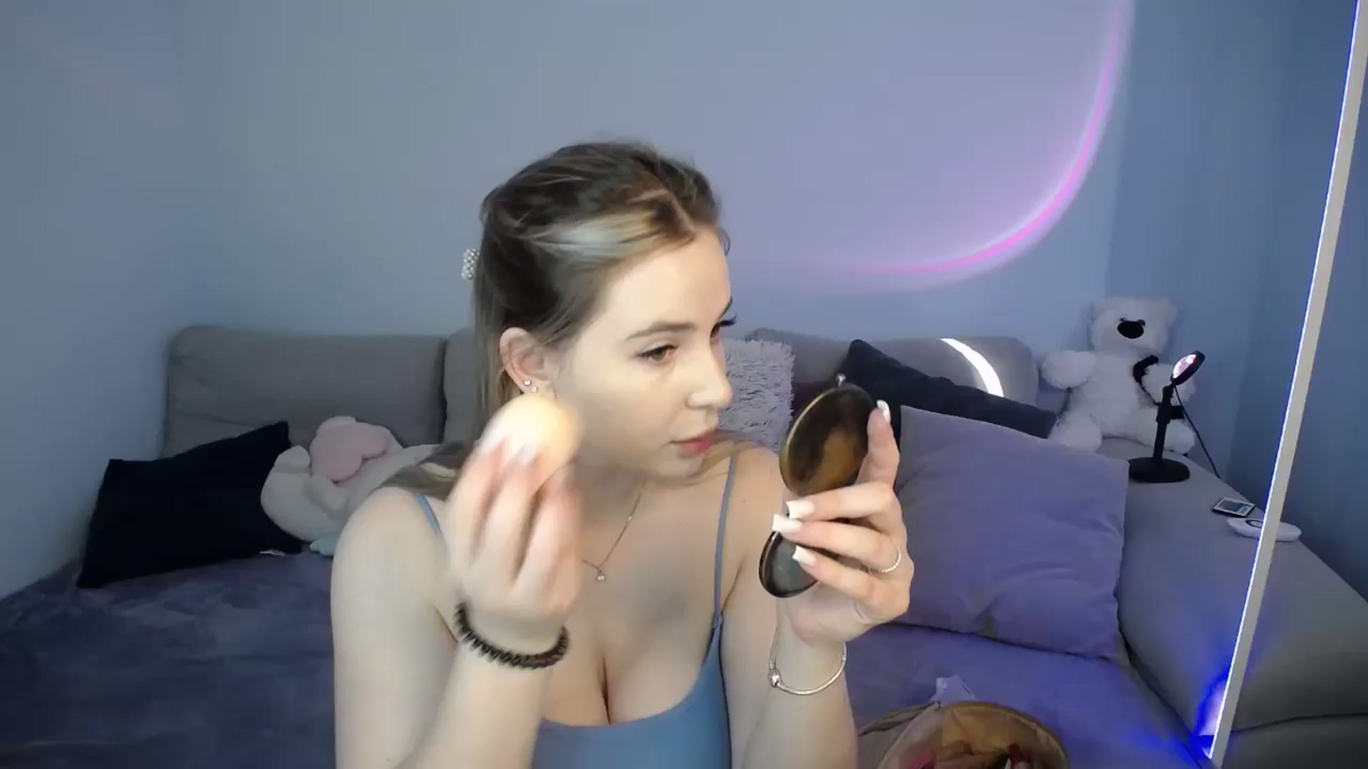 Gallery image thumbnail from SabrinaViolet's myfreecams stream on, 09/29/2024, 08:20 image 1 of 20
