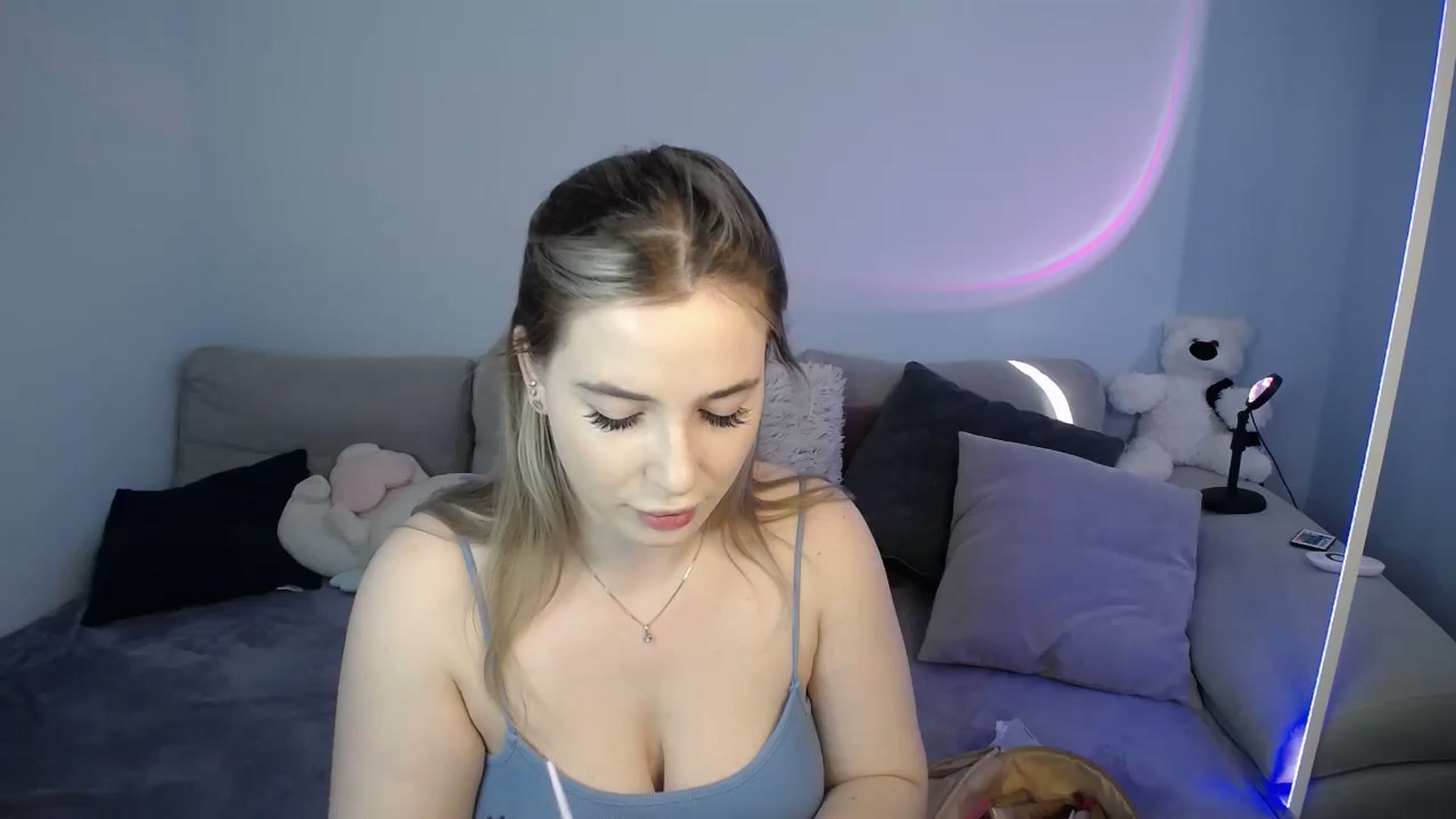Gallery image thumbnail from SabrinaViolet's myfreecams stream on, 09/29/2024, 08:20 image 2 of 20