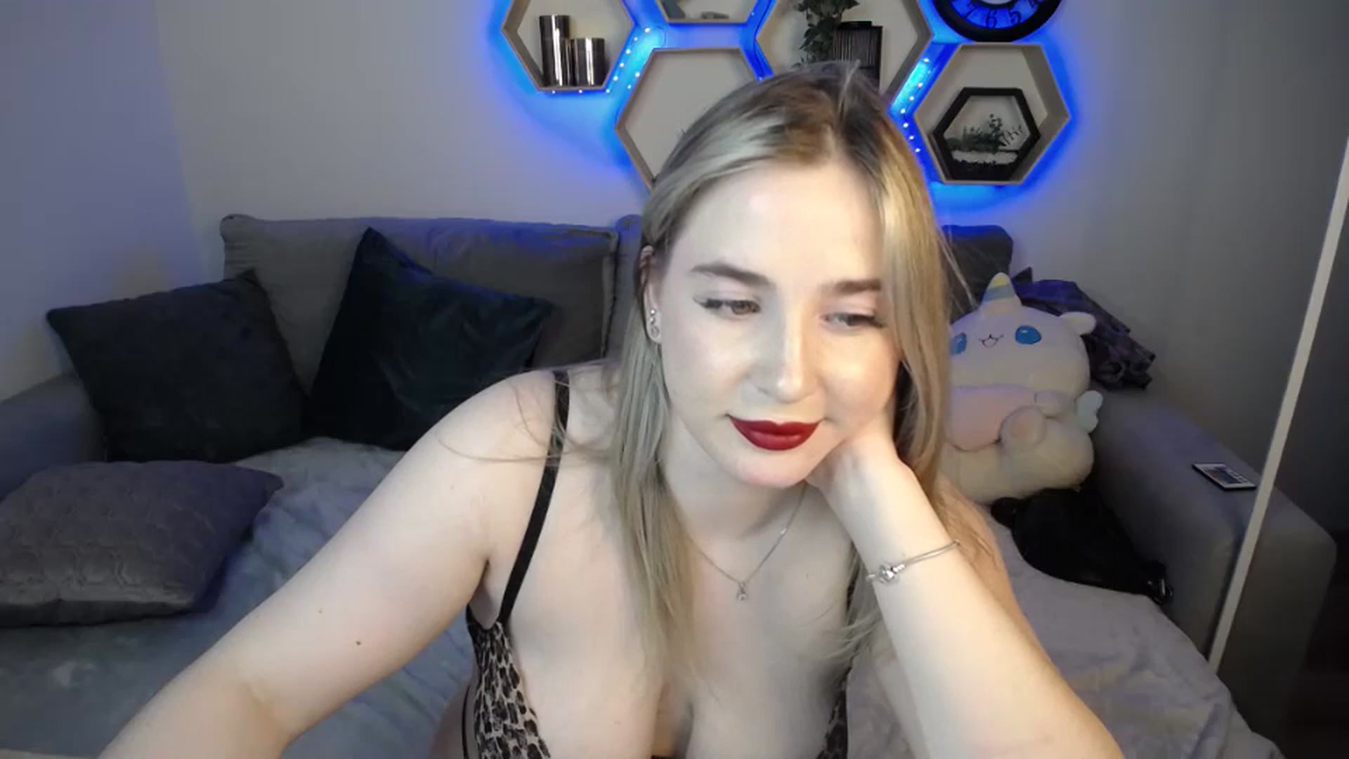 Gallery image thumbnail from SabrinaViolet's myfreecams stream on, 10/01/2024, 12:53 image 9 of 20