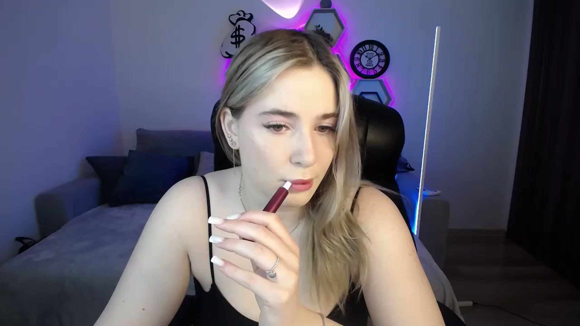 Gallery image thumbnail from SabrinaViolet's myfreecams stream on, 10/02/2024, 08:53 image 6 of 20
