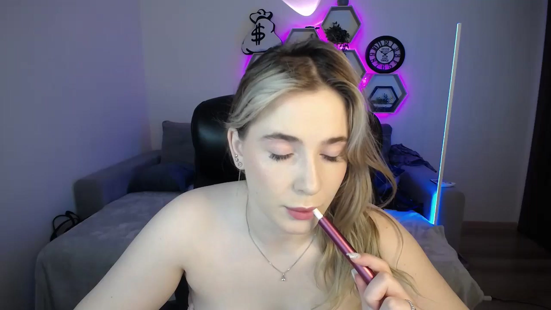 Gallery image thumbnail from SabrinaViolet's myfreecams stream on, 10/06/2024, 09:15 image 3 of 20