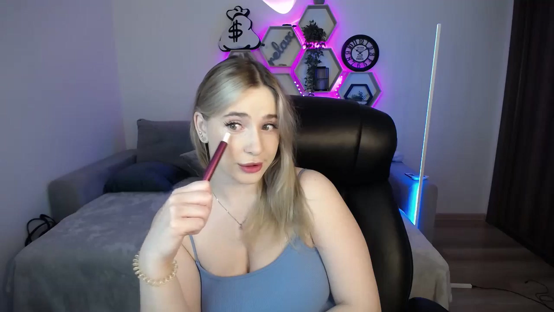 Gallery image thumbnail from SabrinaViolet's myfreecams stream on, 10/07/2024, 08:33 image 5 of 20
