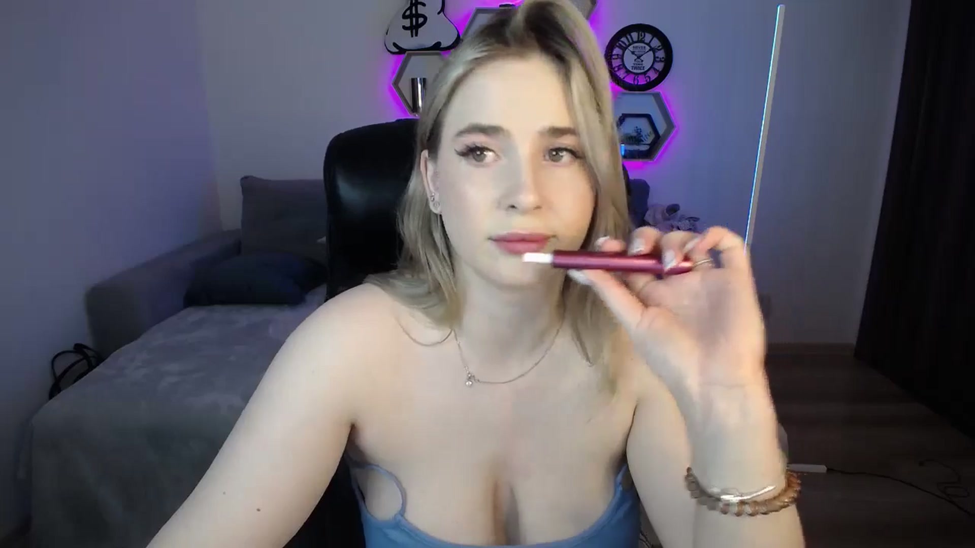 Gallery image thumbnail from SabrinaViolet's myfreecams stream on, 10/07/2024, 09:48 image 11 of 20