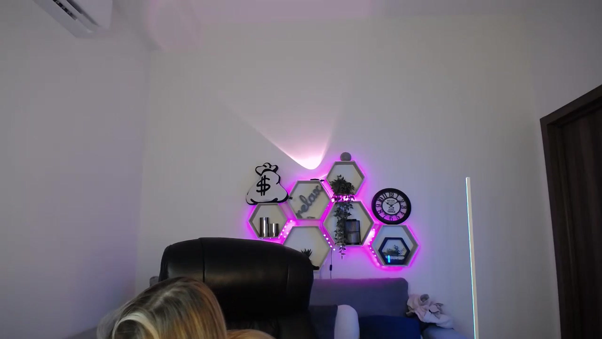 Gallery image thumbnail from SabrinaViolet's myfreecams stream on, 10/07/2024, 10:11 image 15 of 20