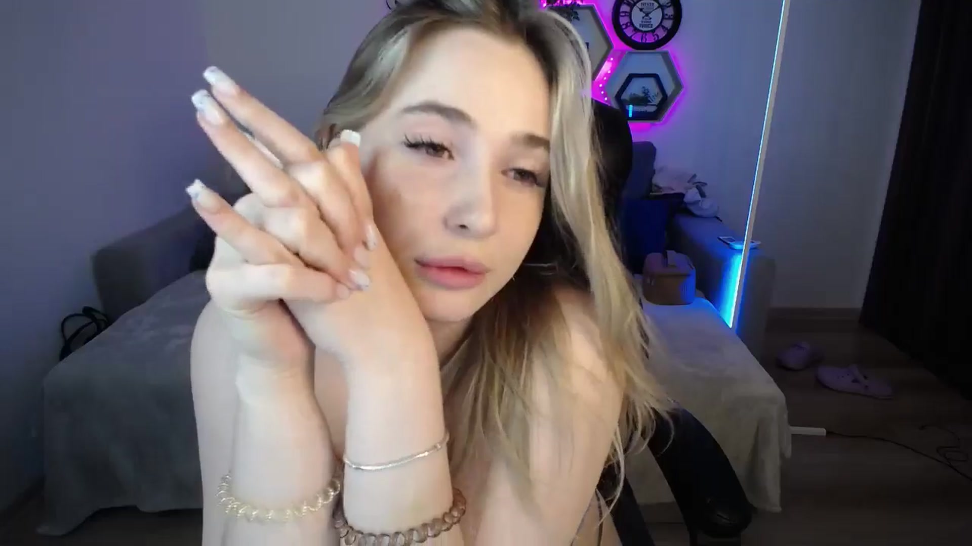 Gallery image thumbnail from SabrinaViolet's myfreecams stream on, 10/07/2024, 12:02 image 13 of 20