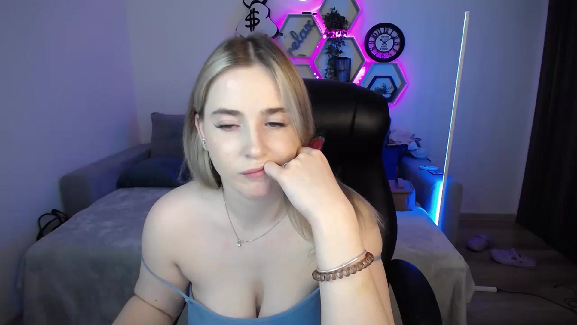 Gallery image thumbnail from SabrinaViolet's myfreecams stream on, 10/07/2024, 12:36 image 16 of 20