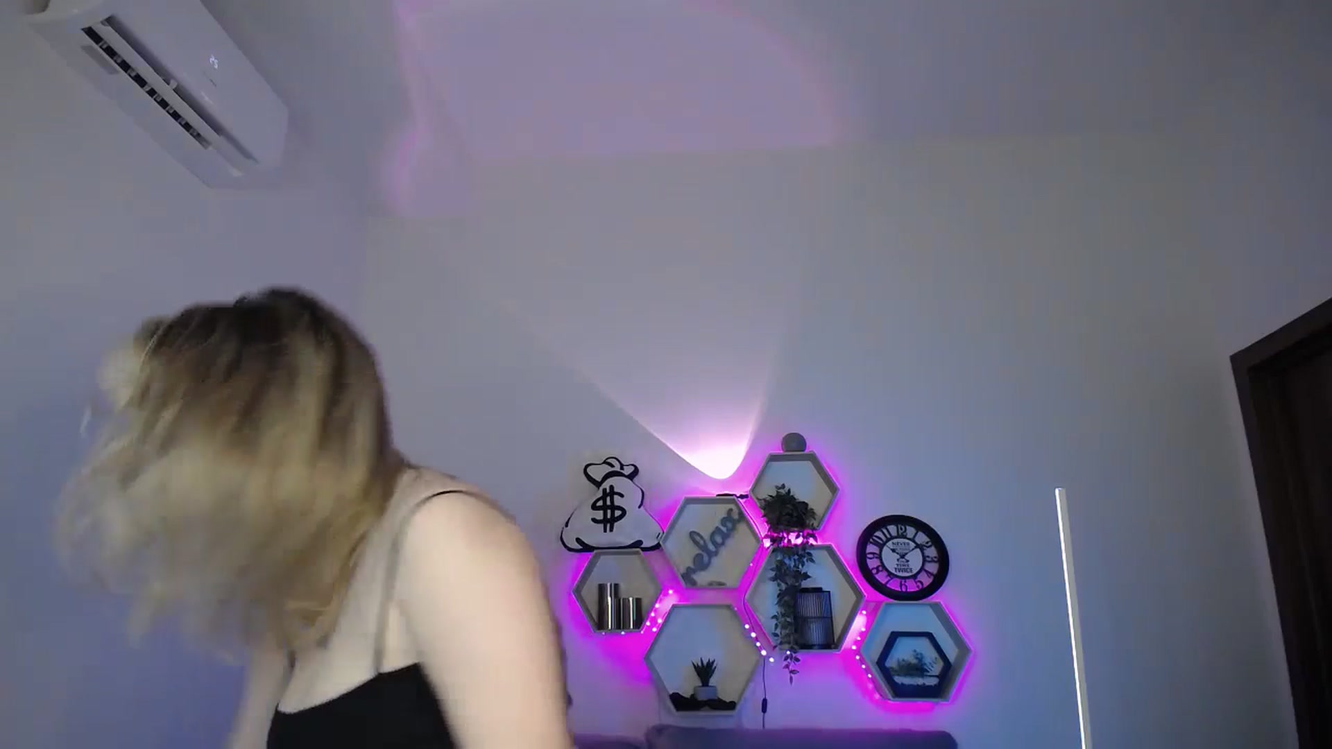Gallery image thumbnail from SabrinaViolet's myfreecams stream on, 10/13/2024, 13:51 image 4 of 20