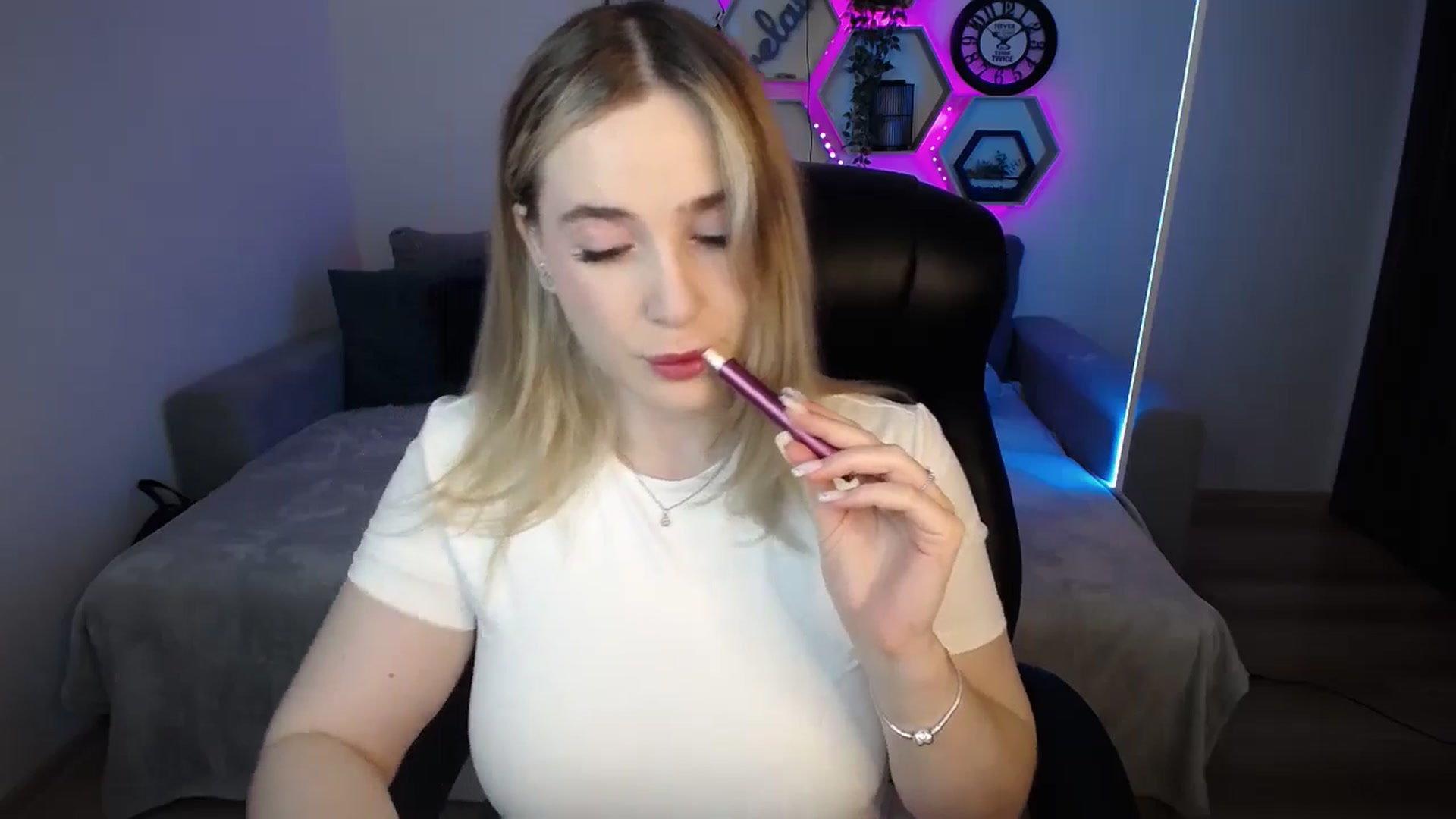 Gallery image thumbnail from SabrinaViolet's myfreecams stream on, 10/14/2024, 08:29 image 18 of 20