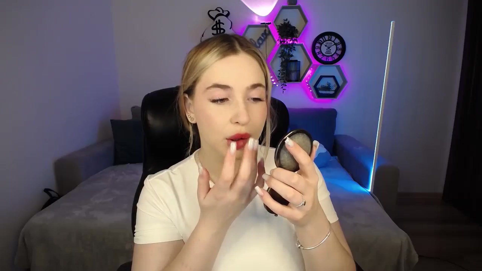 Gallery image thumbnail from SabrinaViolet's myfreecams stream on, 10/14/2024, 08:29 image 3 of 20