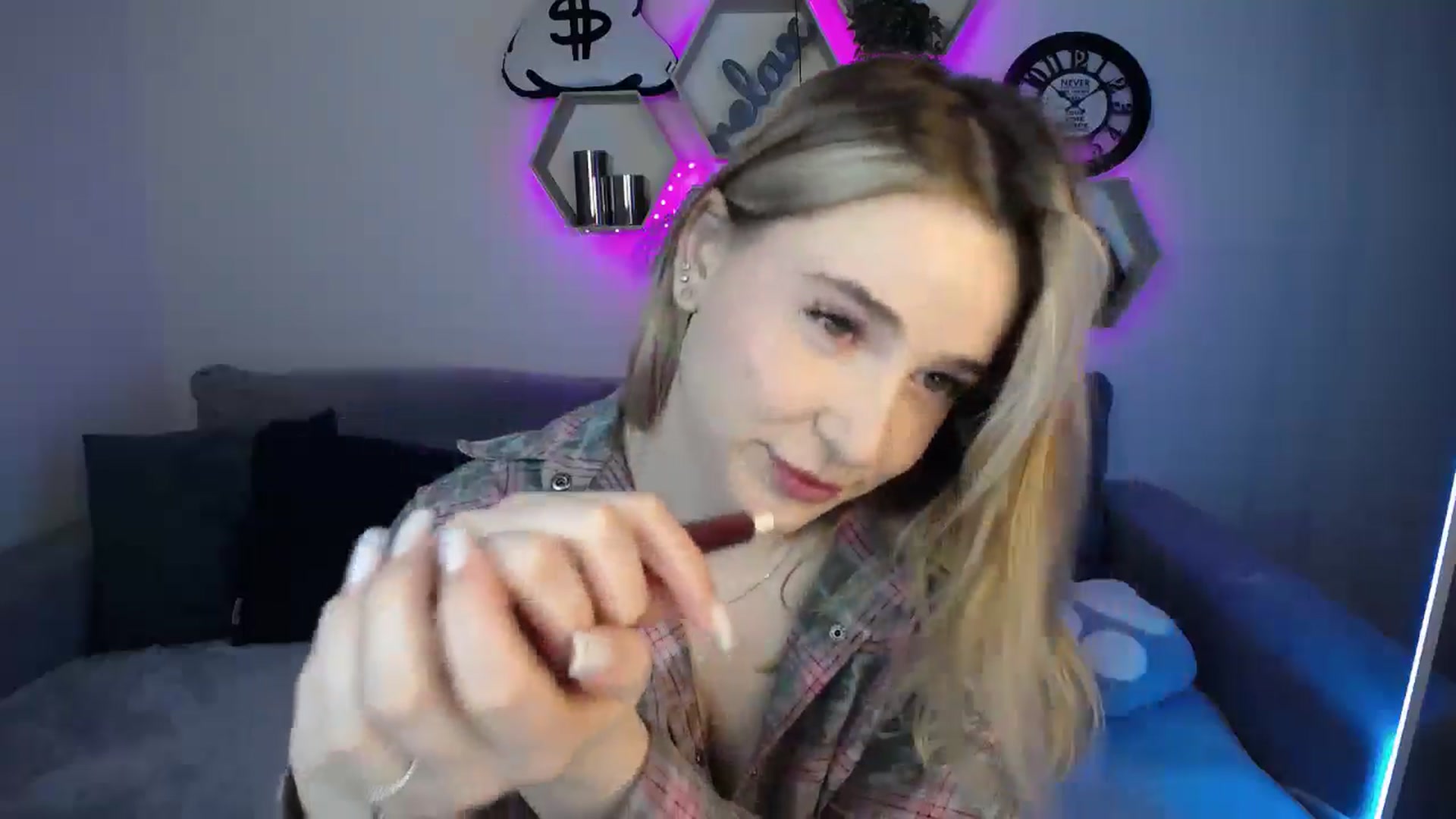 Gallery image thumbnail from SabrinaViolet's myfreecams stream on, 10/14/2024, 11:26 image 4 of 20