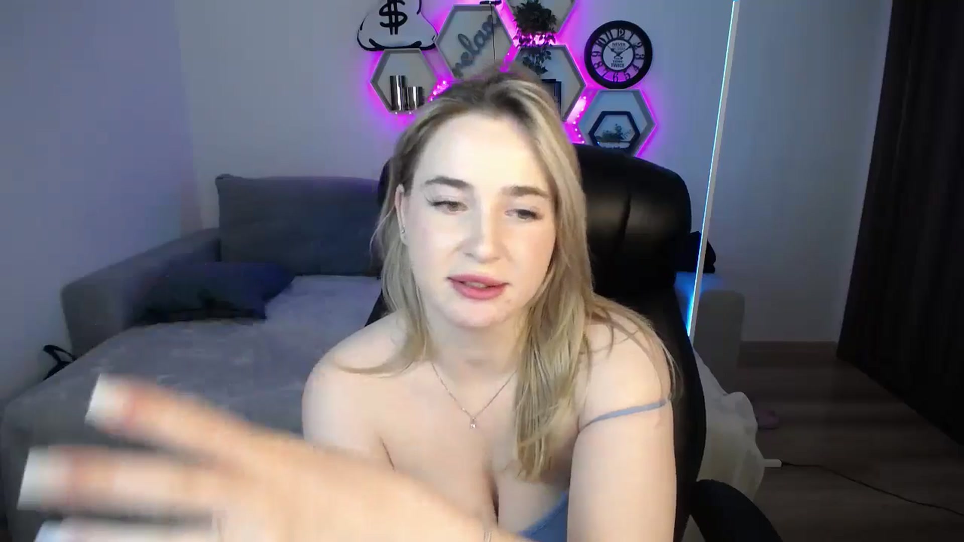 Gallery image thumbnail from SabrinaViolet's myfreecams stream on, 10/19/2024, 13:46 image 8 of 20