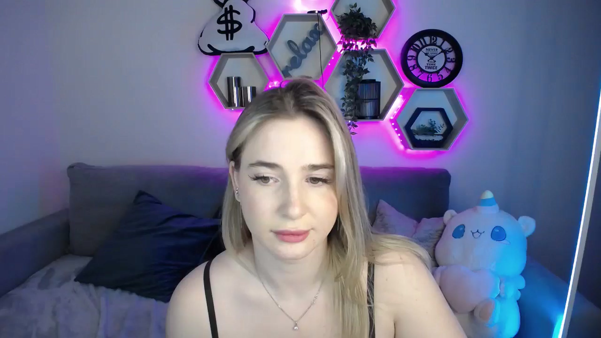 Gallery image thumbnail from SabrinaViolet's myfreecams stream on, 10/20/2024, 13:02 image 13 of 20