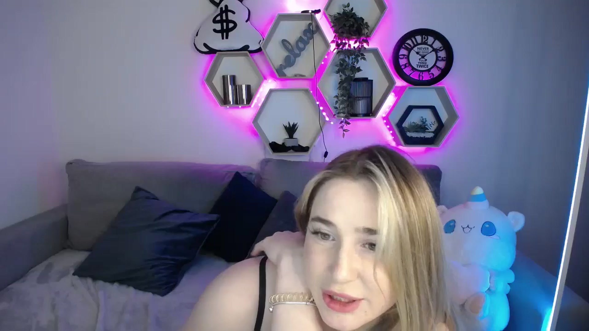 Gallery image thumbnail from SabrinaViolet's myfreecams stream on, 10/20/2024, 13:02 image 14 of 20