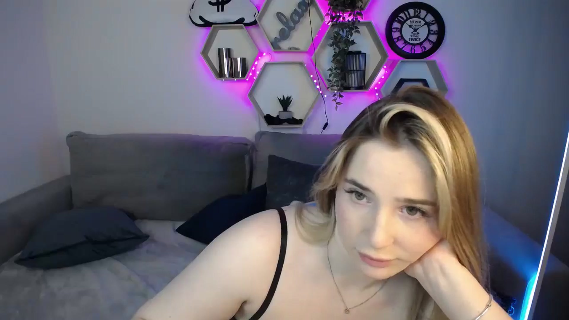 Gallery image thumbnail from SabrinaViolet's myfreecams stream on, 10/22/2024, 09:51 image 20 of 20