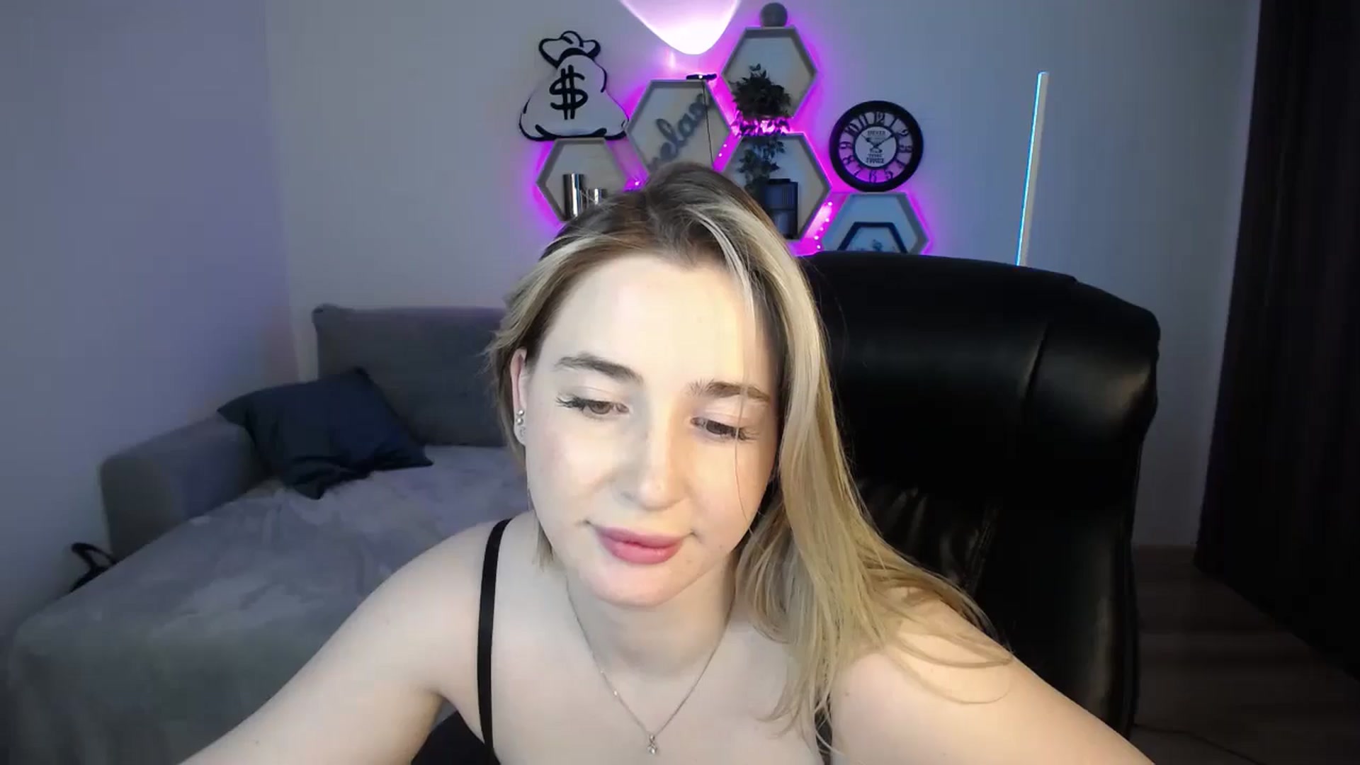 Gallery image thumbnail from SabrinaViolet's myfreecams stream on, 10/22/2024, 13:58 image 20 of 20