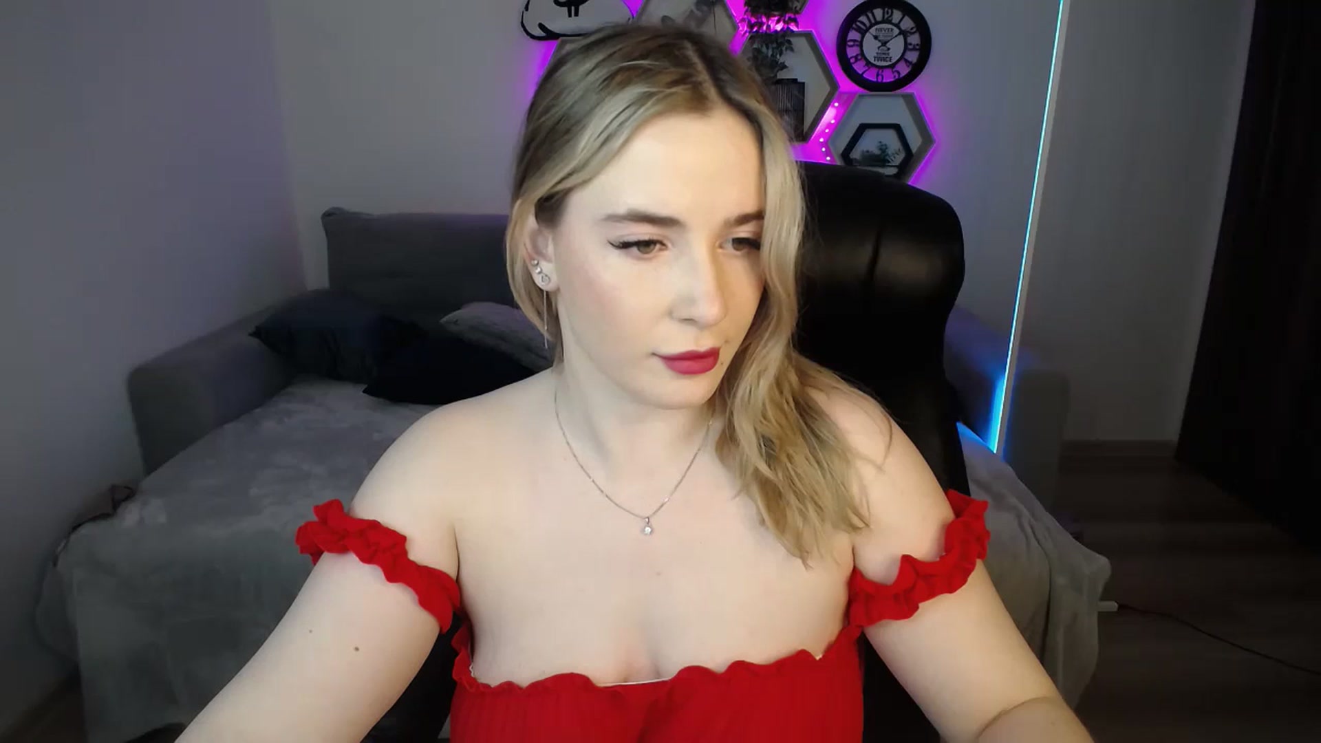 Gallery image thumbnail from SabrinaViolet's myfreecams stream on, 10/29/2024, 12:00 image 2 of 20