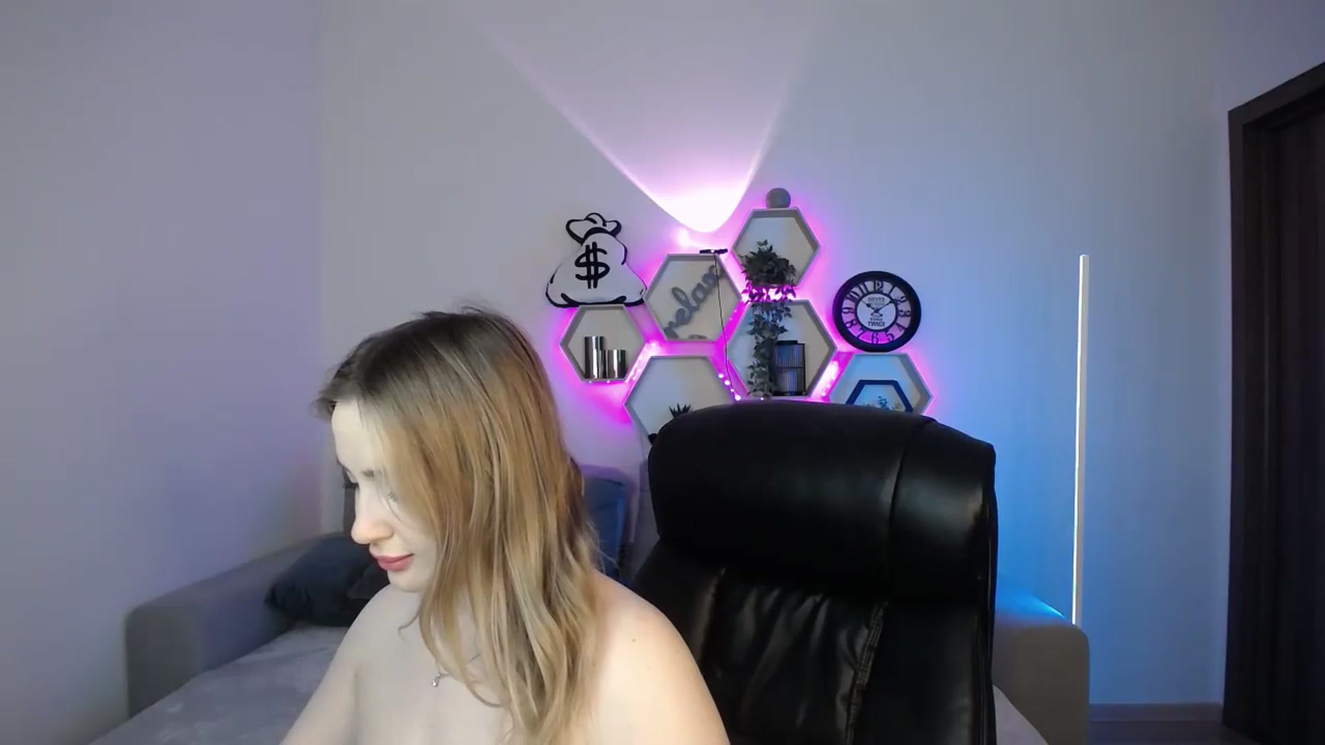 Gallery image thumbnail from SabrinaViolet's myfreecams stream on, 11/02/2024, 09:50 image 7 of 20
