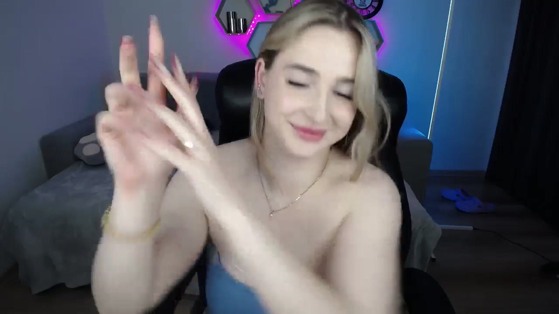 Gallery image thumbnail from SabrinaViolet's myfreecams stream on, 11/04/2024, 14:52 image 10 of 20
