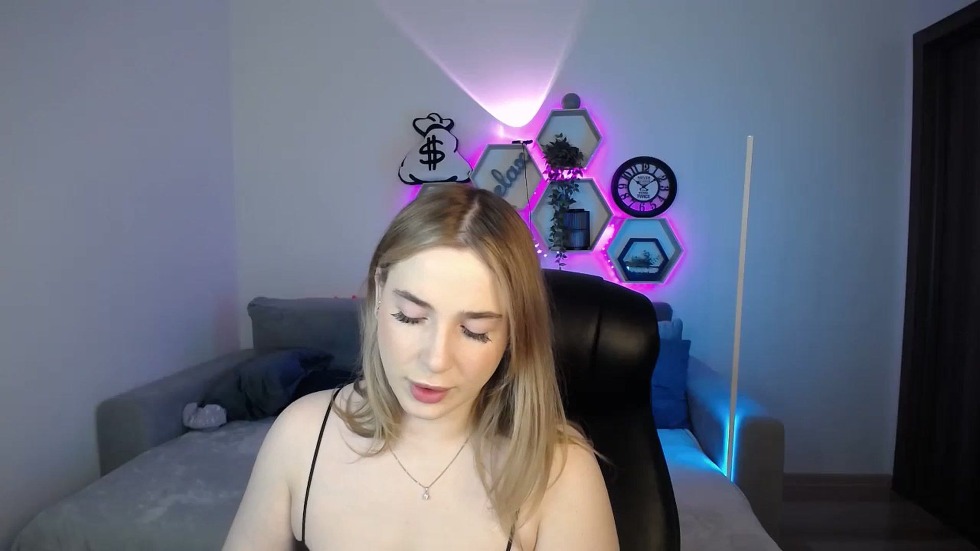 Gallery image thumbnail from SabrinaViolet's myfreecams stream on, 11/12/2024, 09:39 image 2 of 20
