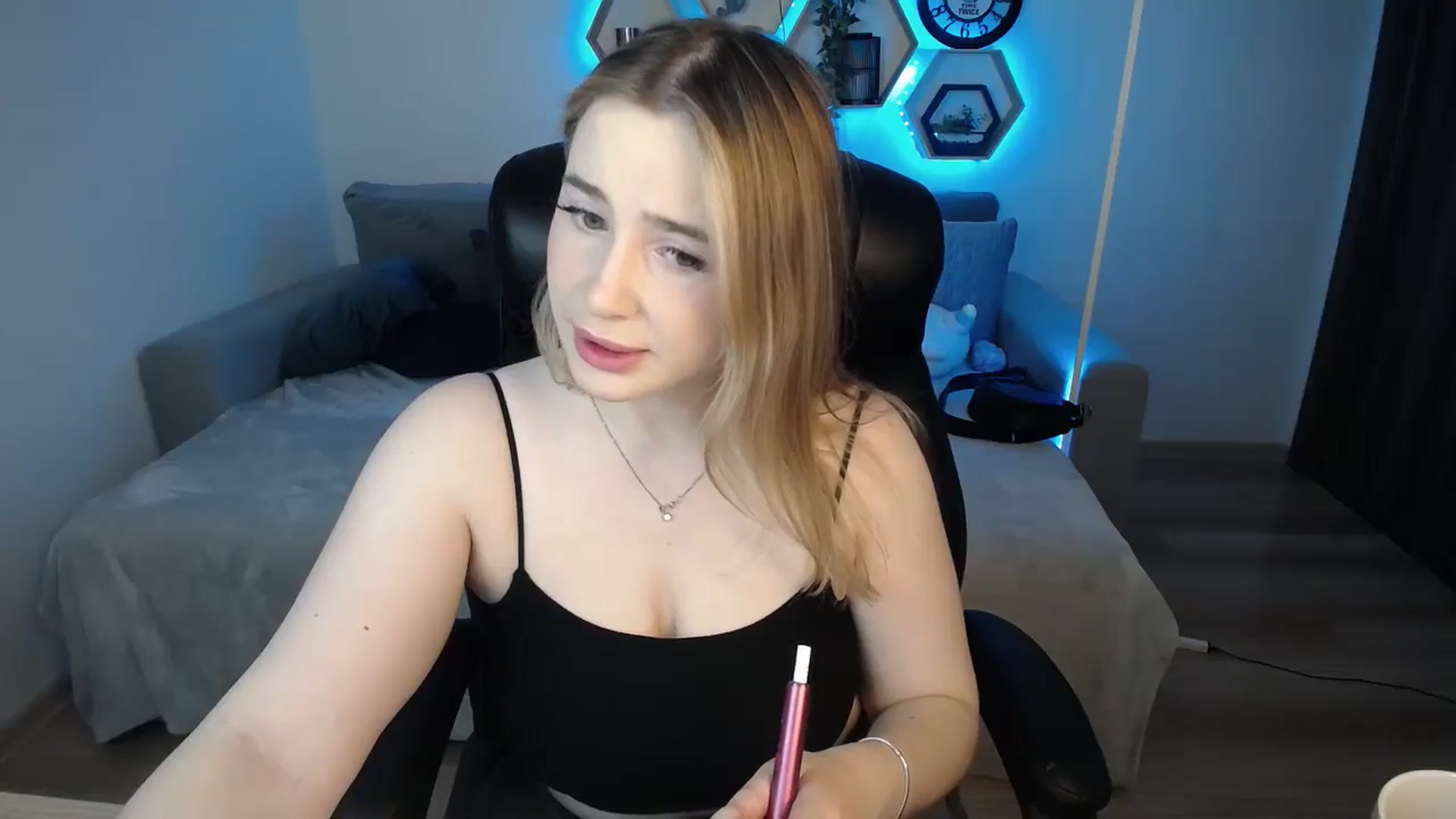 Gallery image thumbnail from SabrinaViolet's myfreecams stream on, 11/13/2024, 09:27 image 13 of 20