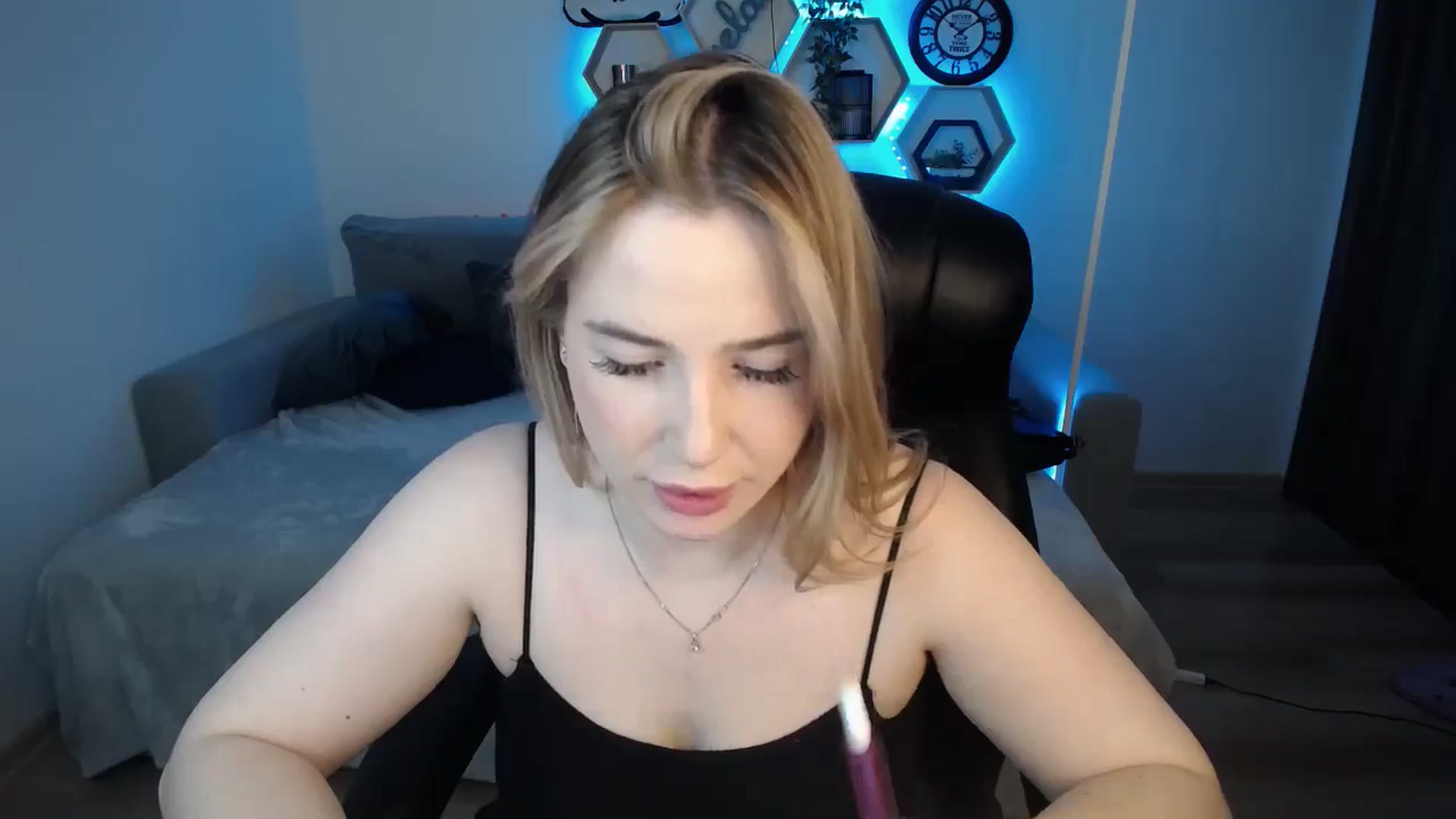 Gallery image thumbnail from SabrinaViolet's myfreecams stream on, 11/13/2024, 11:43 image 6 of 20