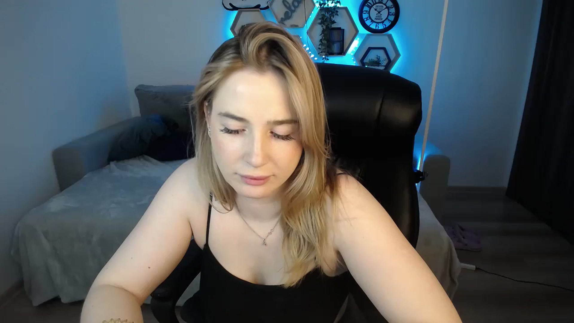 Gallery image thumbnail from SabrinaViolet's myfreecams stream on, 11/13/2024, 14:05 image 5 of 20