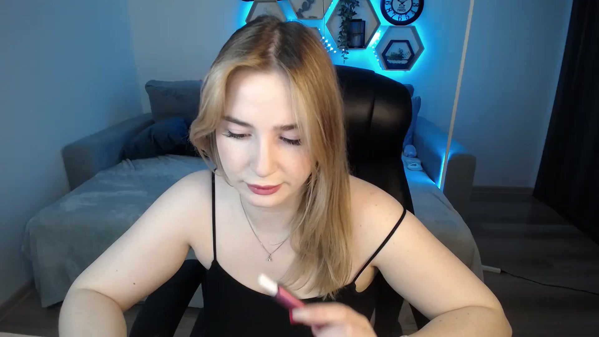 Gallery image thumbnail from SabrinaViolet's myfreecams stream on, 11/15/2024, 10:28 image 7 of 20