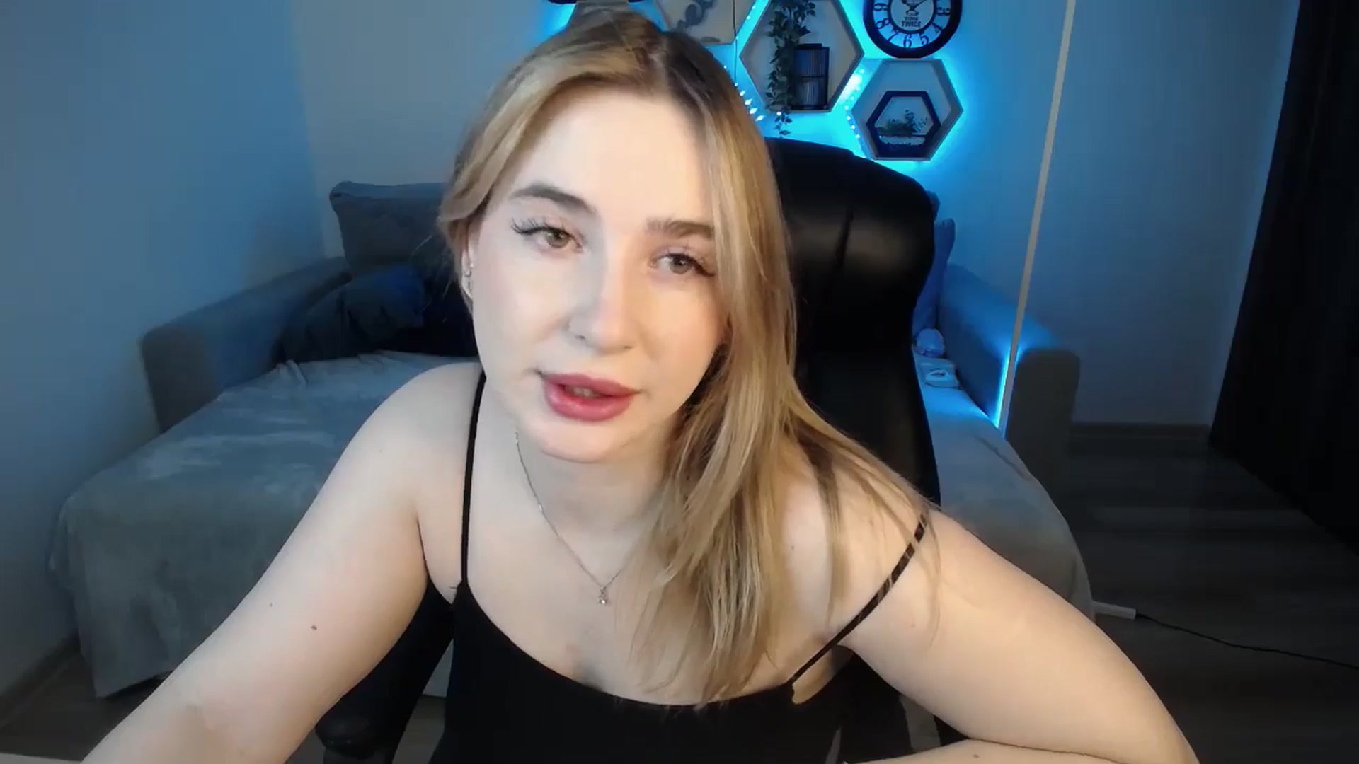 Gallery image thumbnail from SabrinaViolet's myfreecams stream on, 11/15/2024, 10:28 image 2 of 20