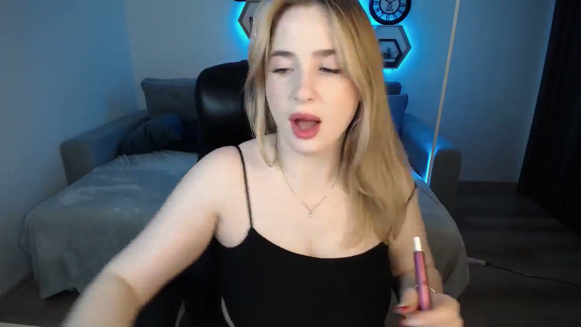 Gallery image thumbnail from SabrinaViolet's myfreecams stream on, 11/15/2024, 10:28 image 4 of 20