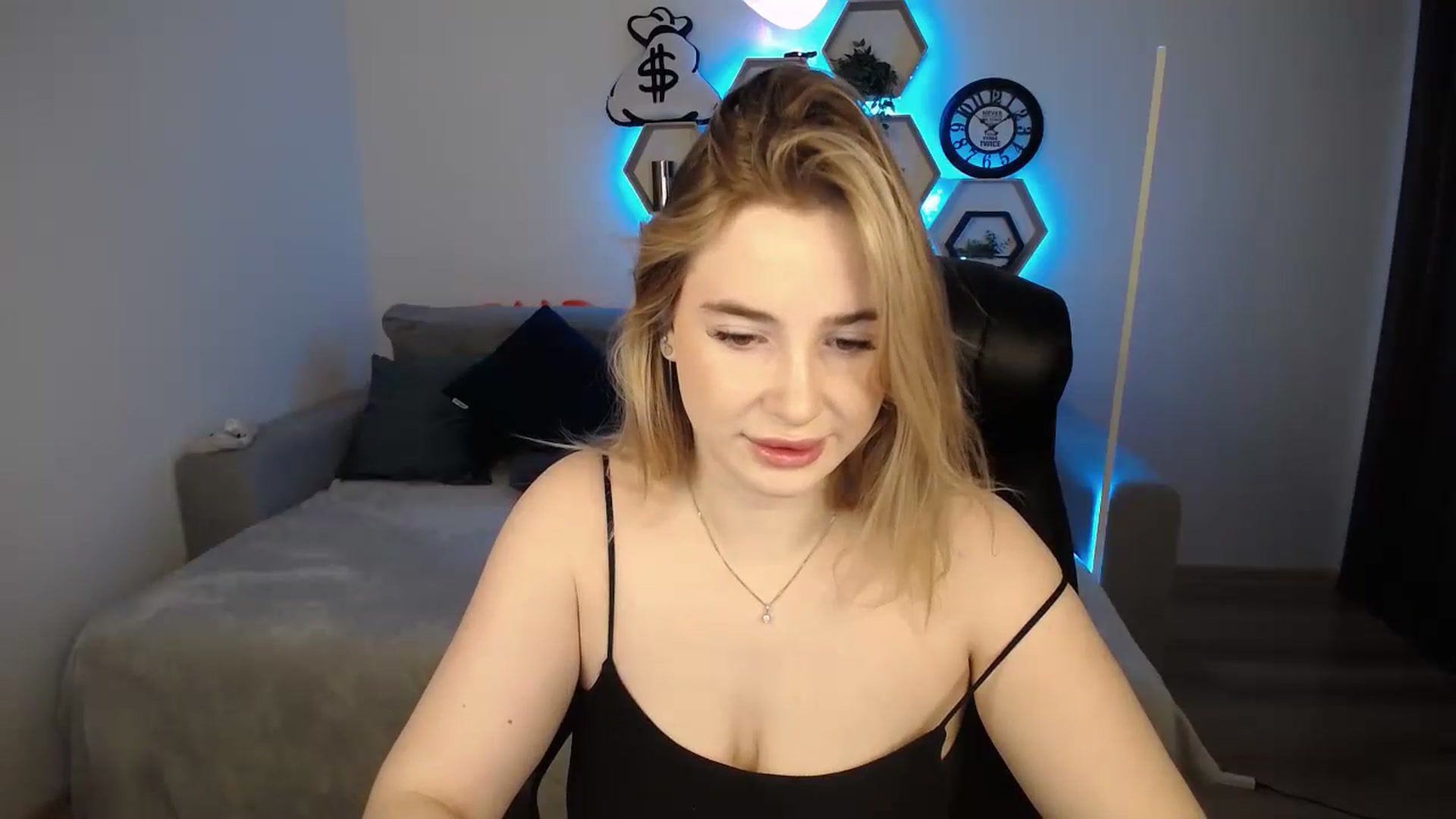 Gallery image thumbnail from SabrinaViolet's myfreecams stream on, 11/16/2024, 09:17 image 15 of 20