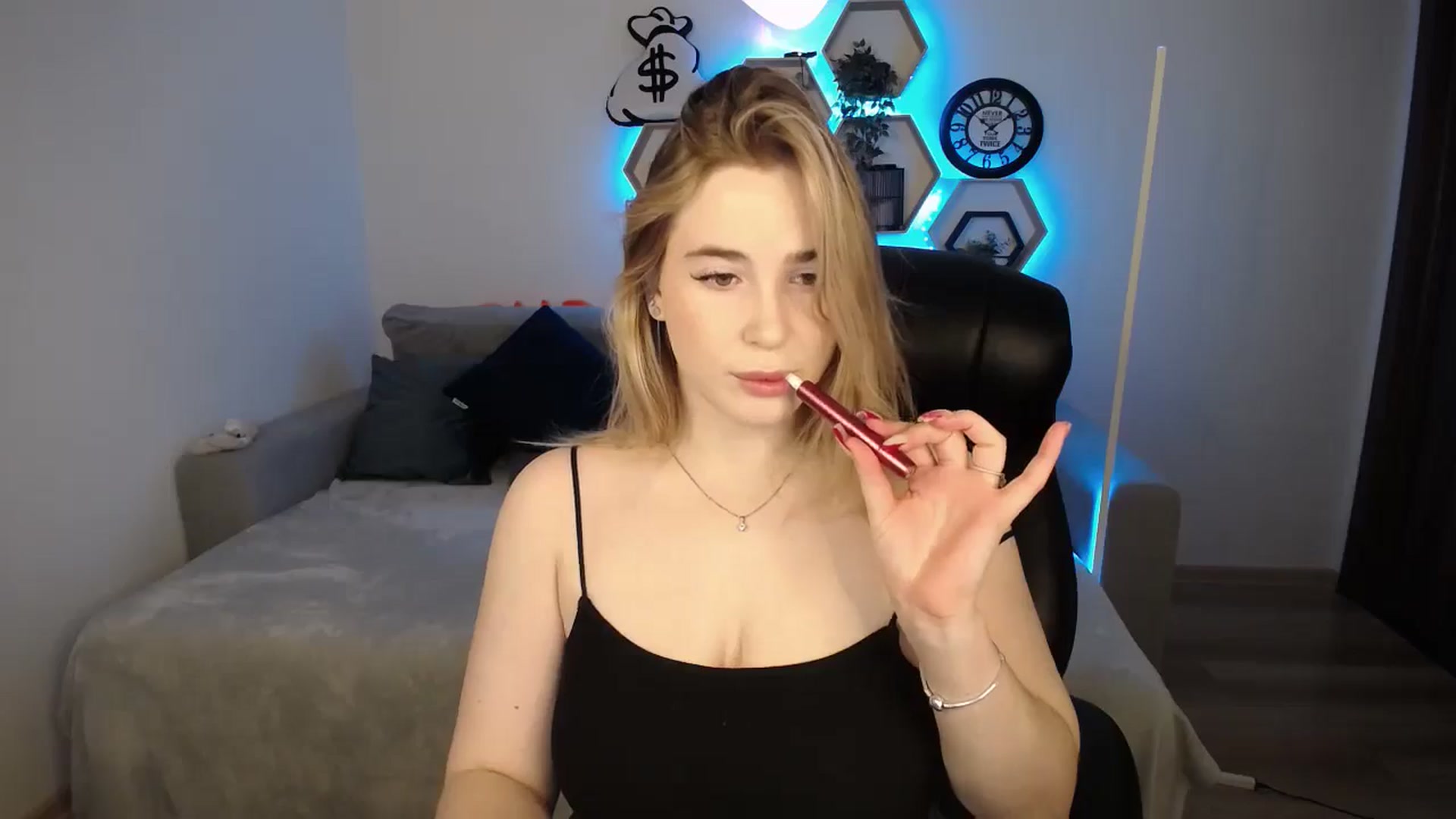 Gallery image thumbnail from SabrinaViolet's myfreecams stream on, 11/16/2024, 09:17 image 16 of 20