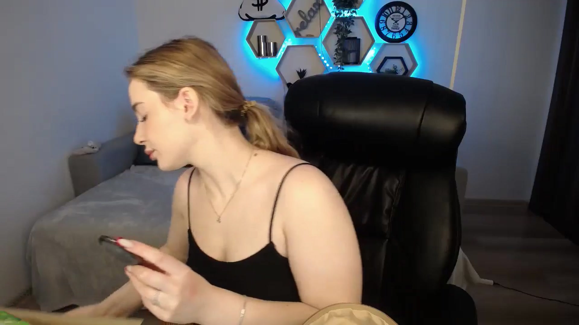 Gallery image thumbnail from SabrinaViolet's myfreecams stream on, 11/16/2024, 09:17 image 3 of 20